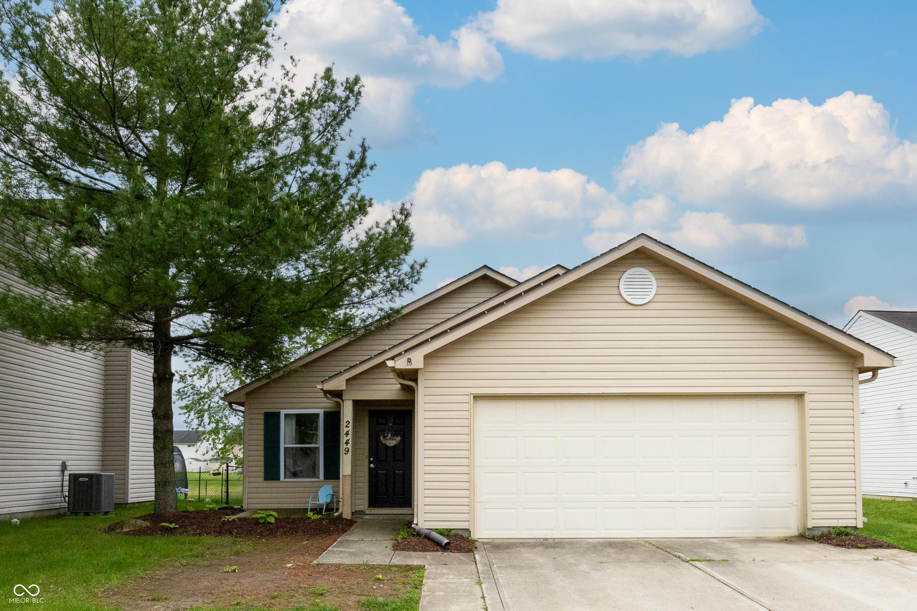 Photo one of 2449 Orchard Creek Dr Columbus IN 47201 | MLS 22036305