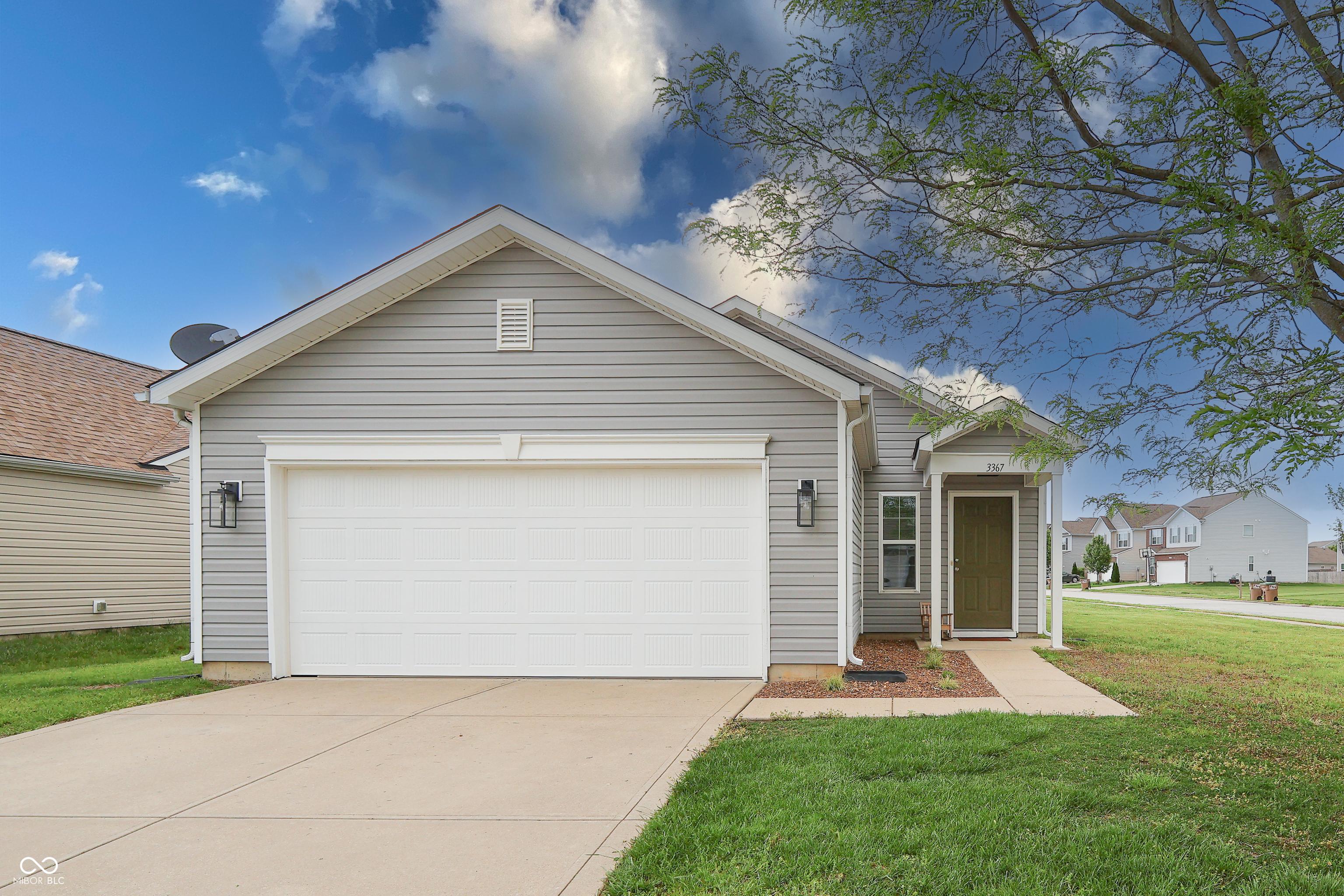 Photo one of 3367 Rolling Knoll Ln Columbus IN 47201 | MLS 22036302