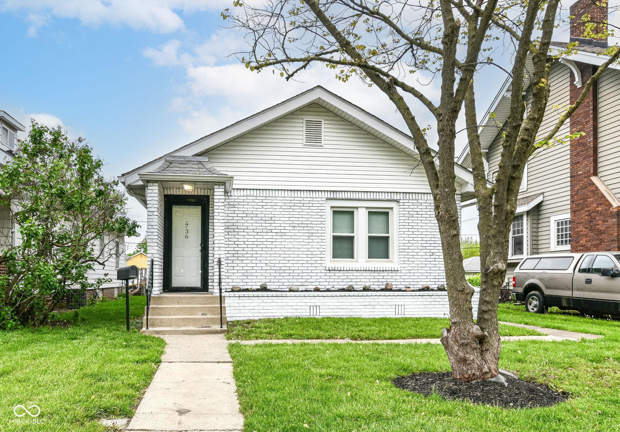 Photo one of 736 N Dequincy St Indianapolis IN 46201 | MLS 22036365