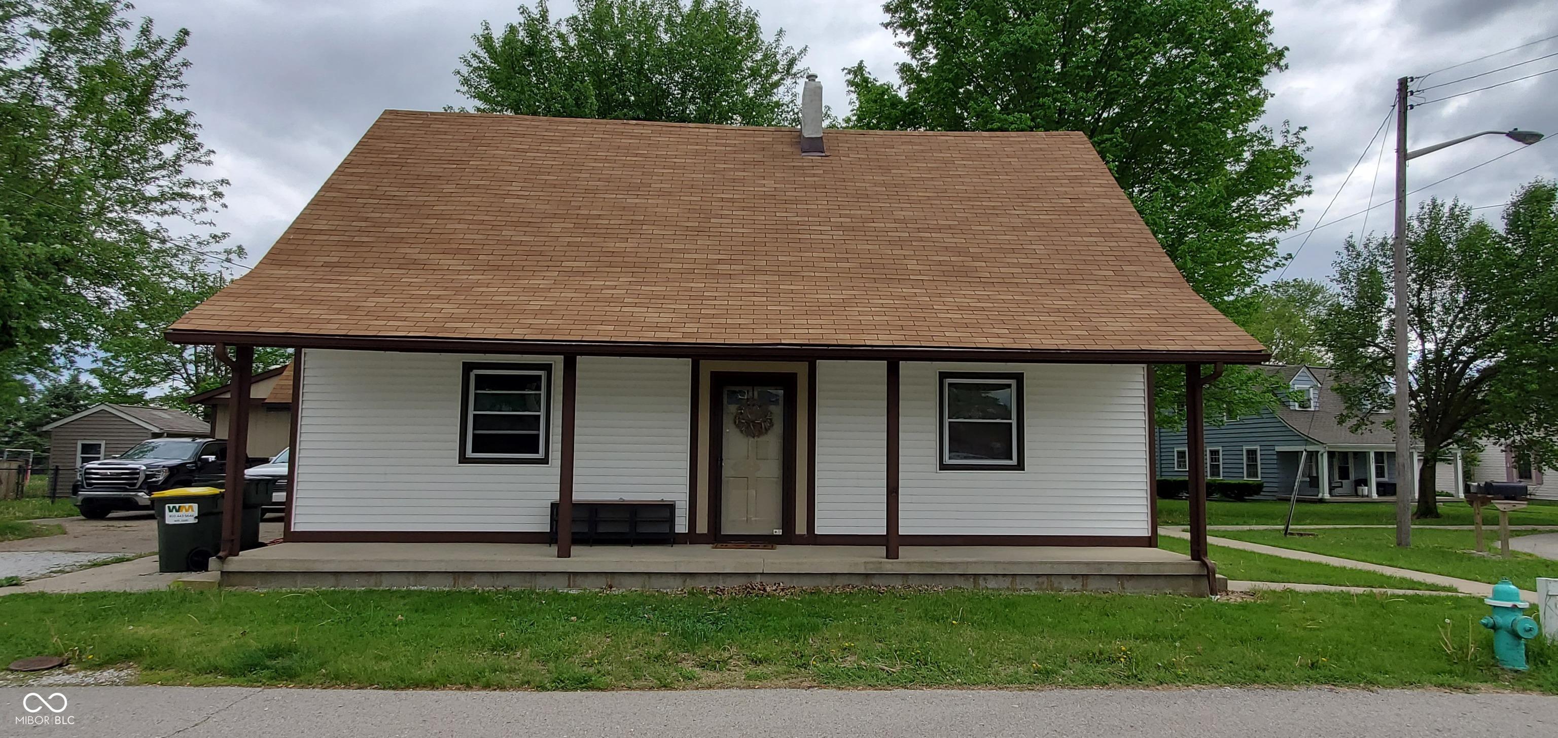 Photo one of 35 Meadow Dr New Palestine IN 46163 | MLS 22036630