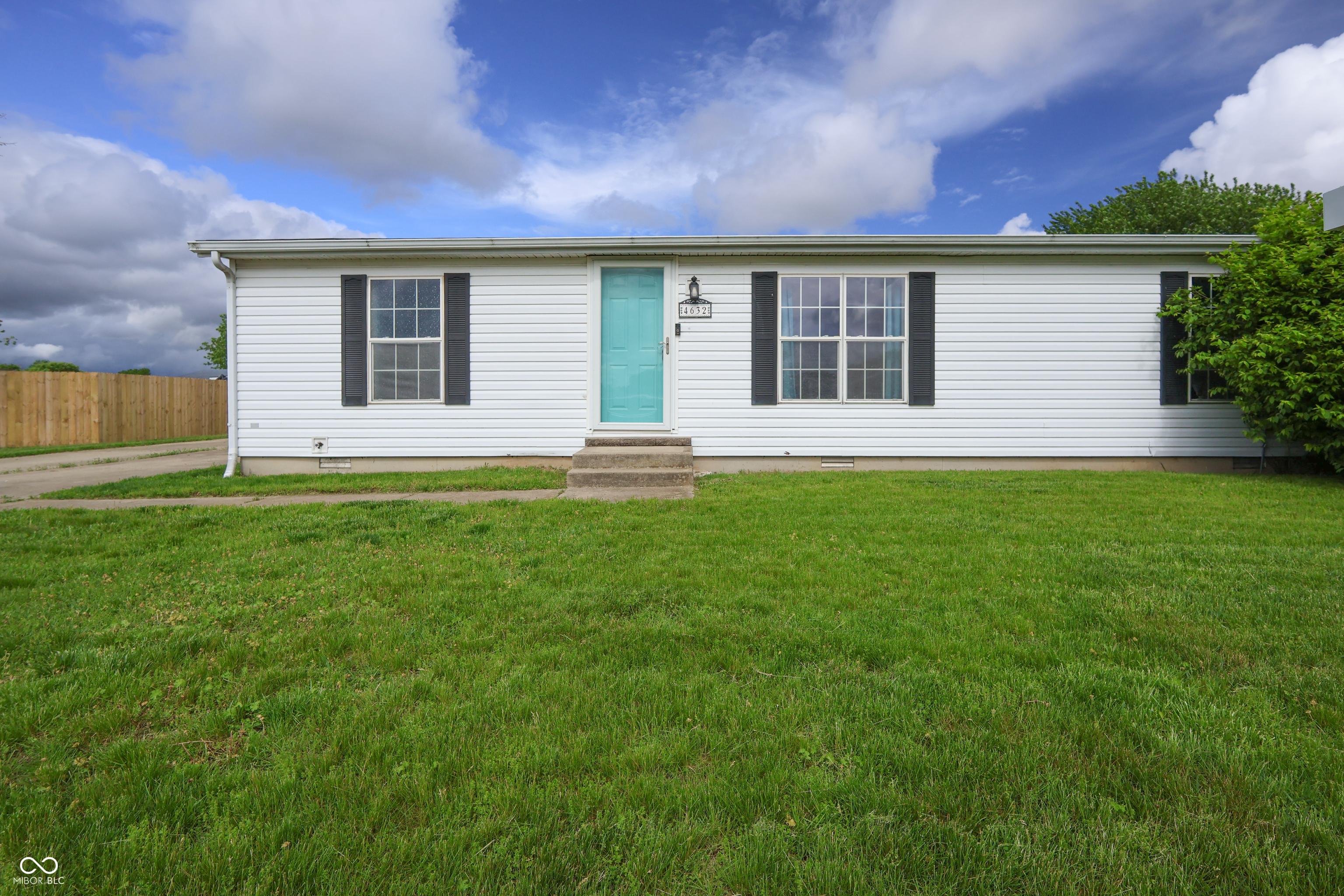 Photo one of 4632 Willowbrook Dr Columbus IN 47203 | MLS 22036624