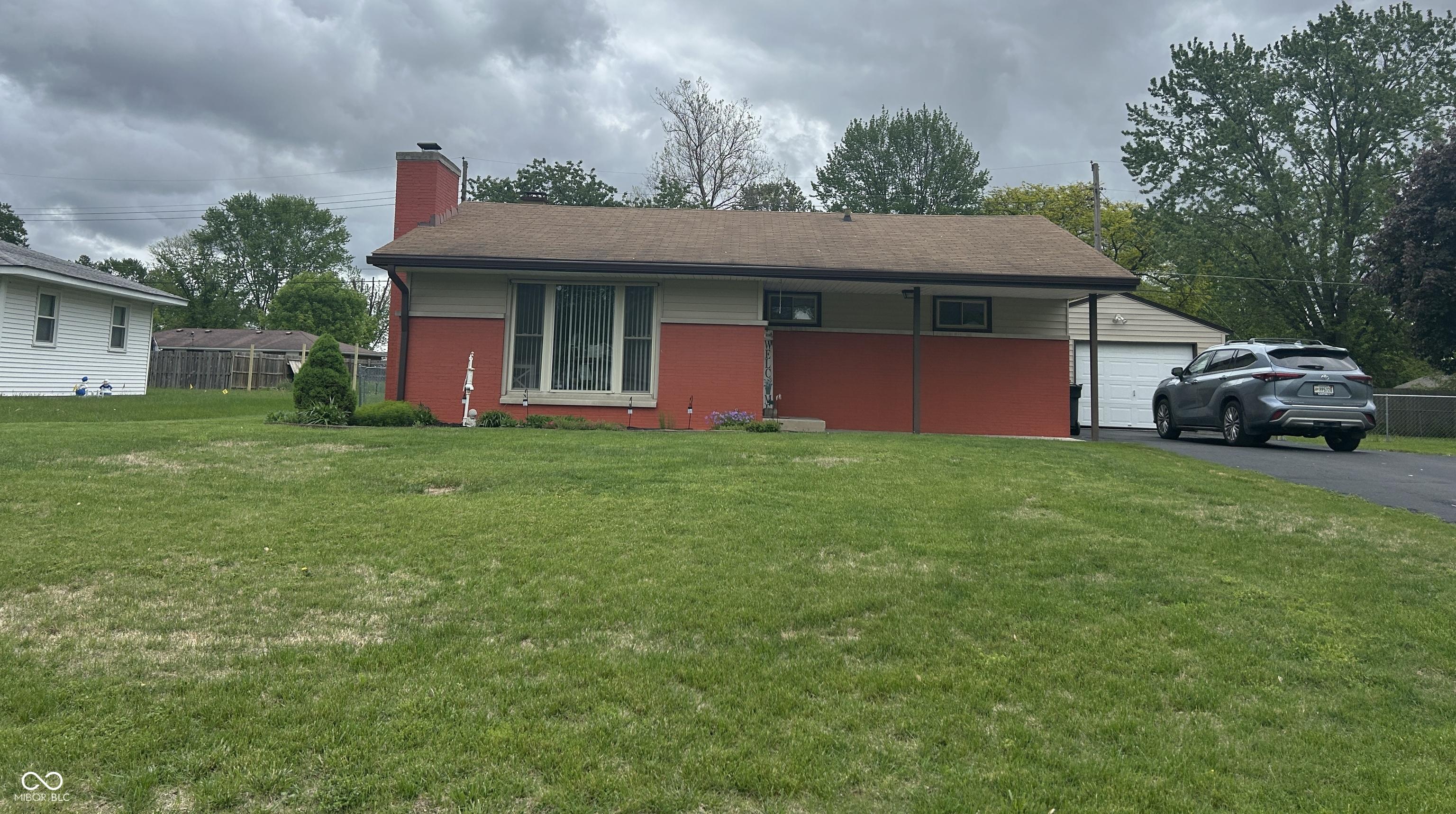 Photo one of 211 Woodlane Dr Columbus IN 47201 | MLS 22036743