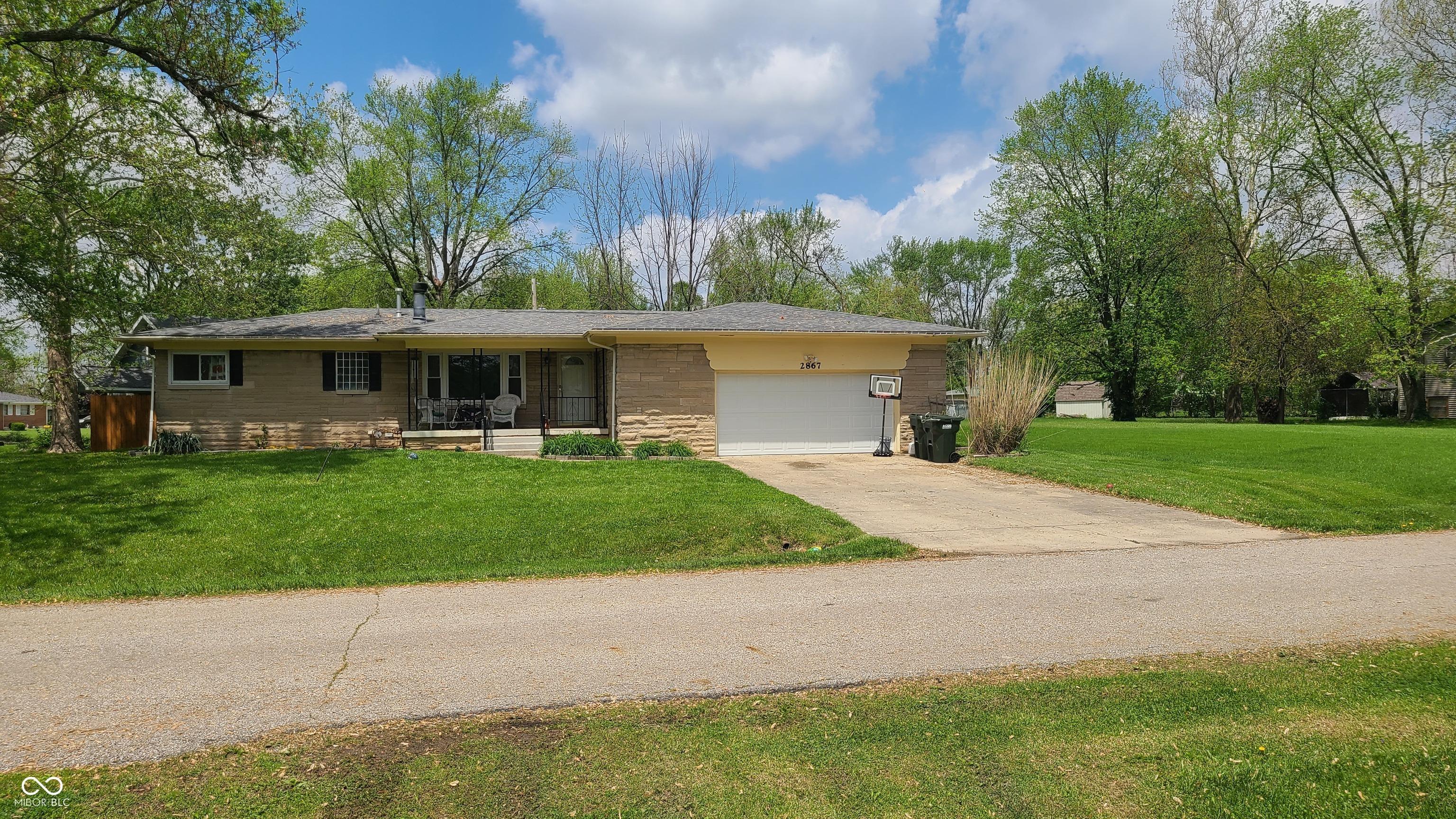 Photo one of 2867 S Oakland Dr Shelbyville IN 46176 | MLS 22037349