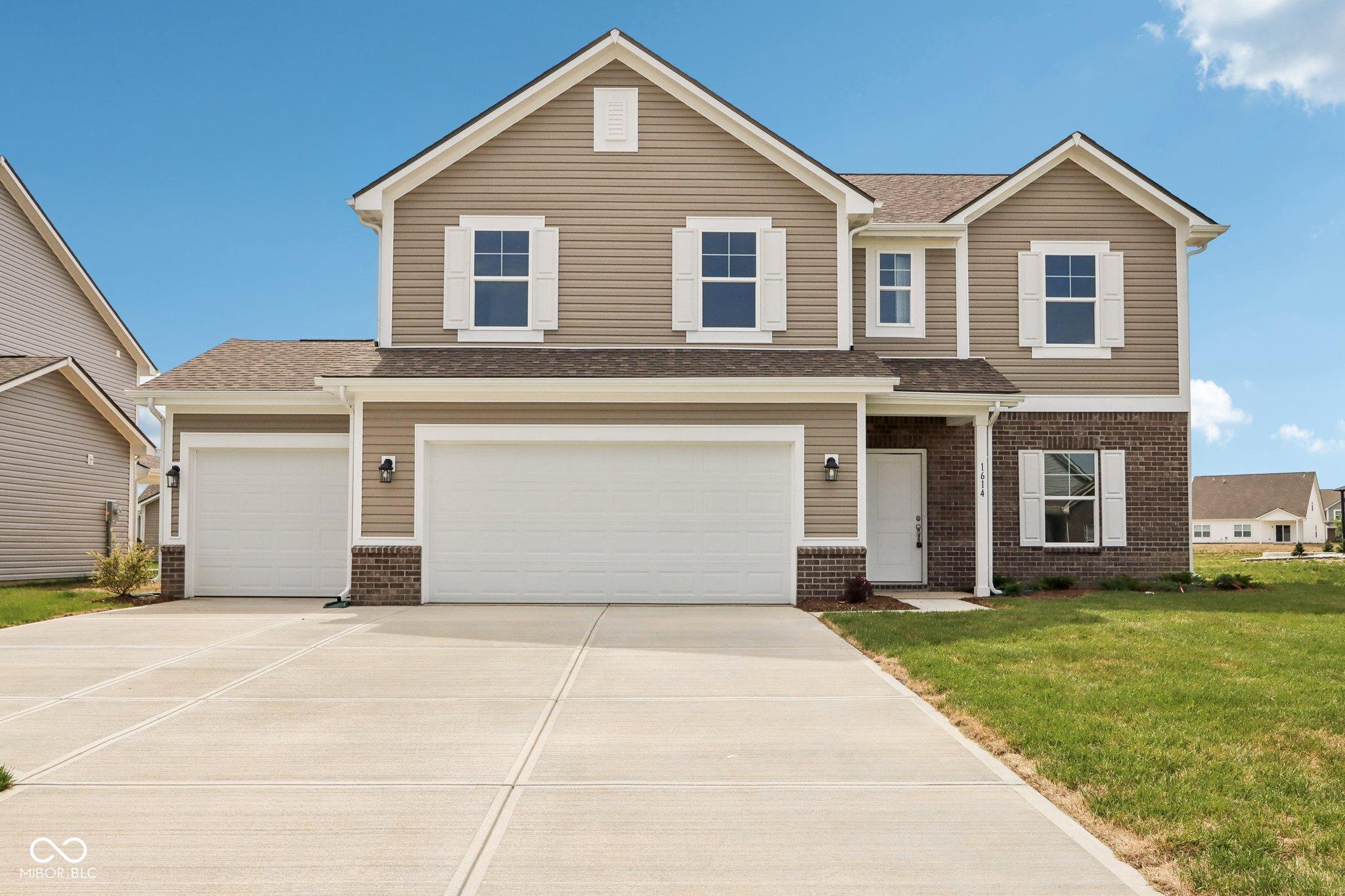 Photo one of 1614 N Clearwater Dr Greenfield IN 46140 | MLS 22037412