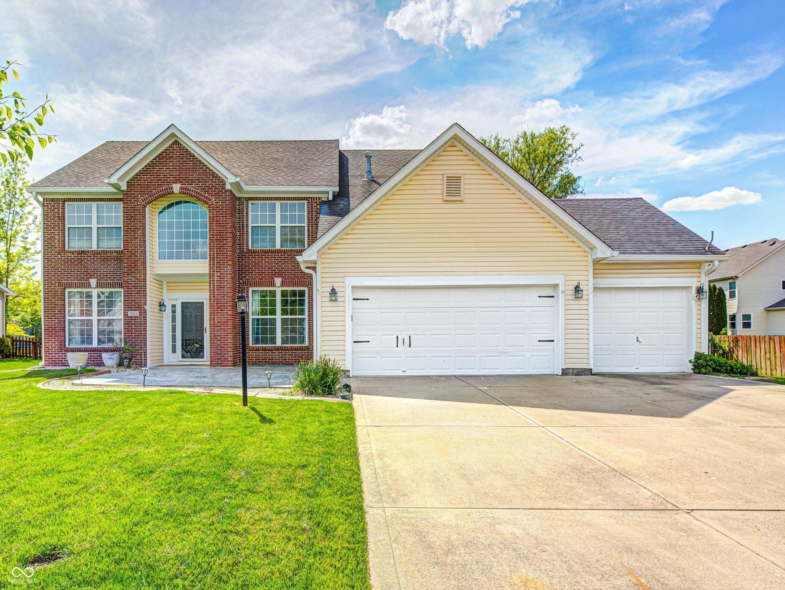 Photo one of 725 Bristle Lake Dr Brownsburg IN 46112 | MLS 22037449