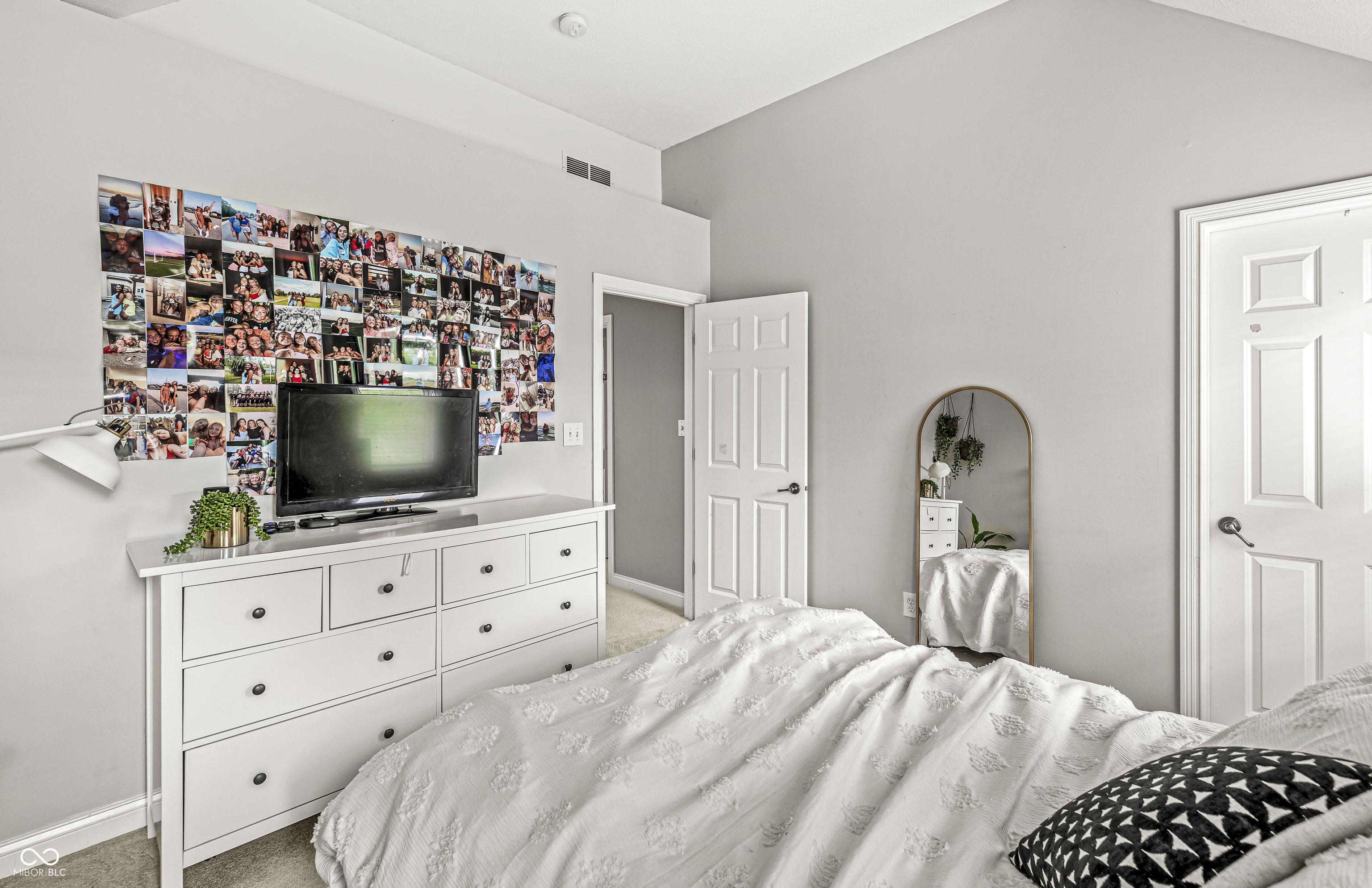 Photo #33