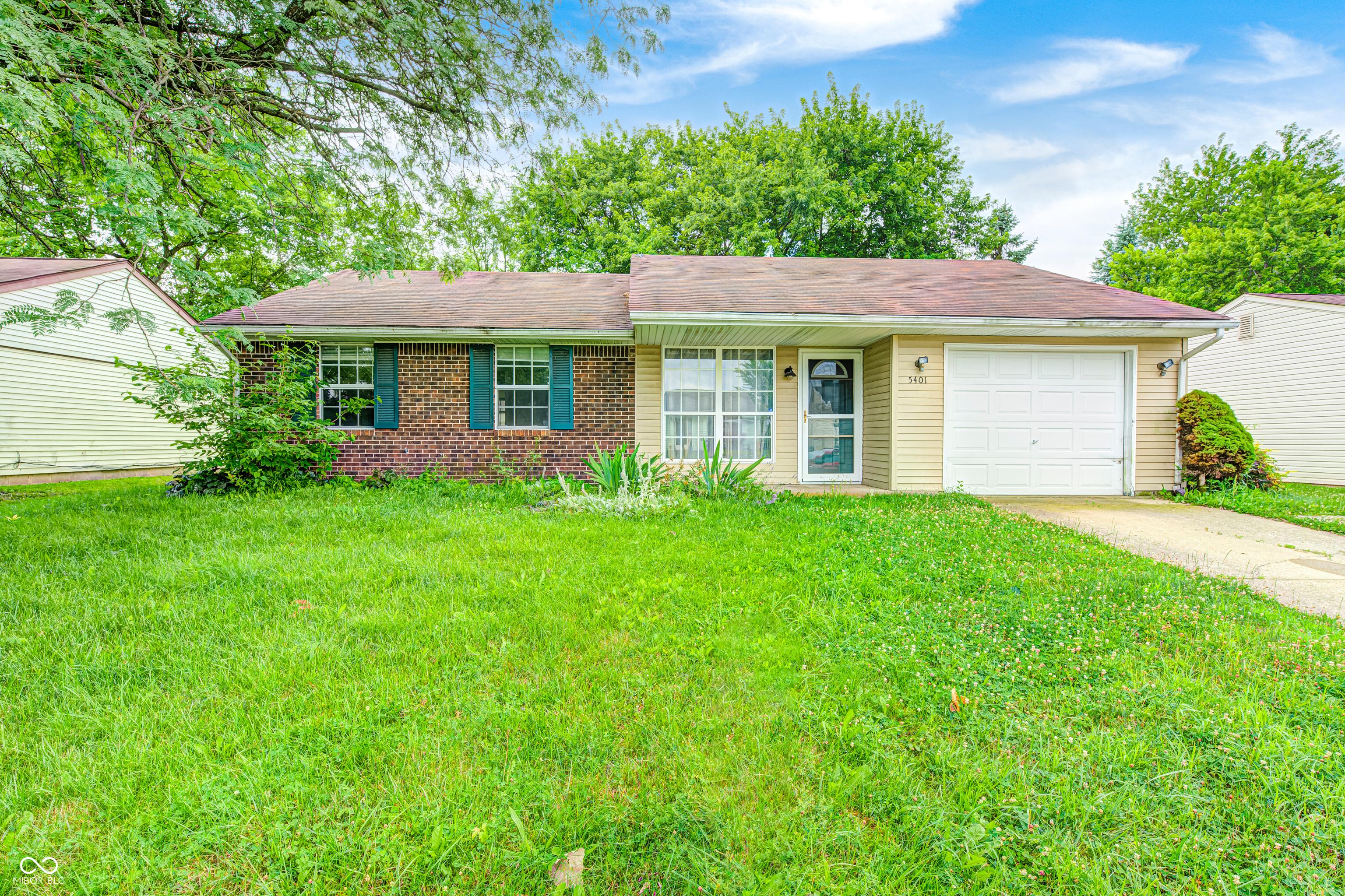 Photo one of 5401 Padre Ln Indianapolis IN 46237 | MLS 22043439