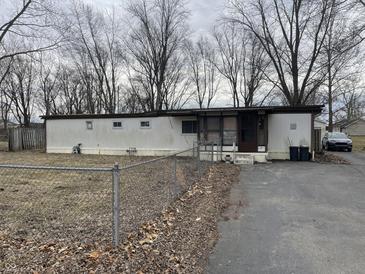 Charming single-story home with a front yard and a driveway at 4107 E 37Th St, Anderson, IN 46017