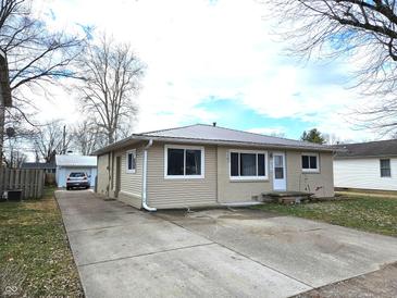 Cozy one-story home featuring a long concrete driveway and neutral-toned siding at 637 9Th St, Shelbyville, IN 46176