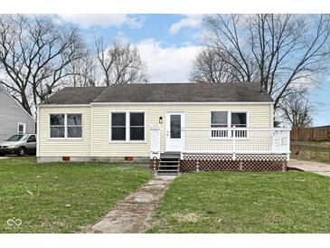 Charming single-story home with a quaint front porch and freshly cut lawn at 315 S Parkway Dr, Anderson, IN 46013
