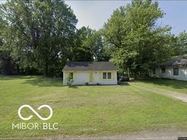 Charming single-story home with well-maintained lawn and mature trees at 1801 E 16Th St, Muncie, IN 47302