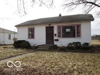 Charming single-story home with a tidy front yard and inviting entryway at 305 Mohawk St, Anderson, IN 46012