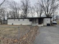 Charming single-story home with a front yard and a driveway at 4107 E 37Th St, Anderson, IN 46017