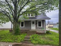Charming single-Gathering home with a front porch and mature tree at 550 W King St, Franklin, IN 46131