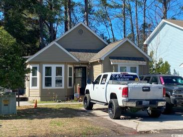 Charming single Gathering home with a cozy front yard and a private driveway at 1061 Valley Dr., Calabash, NC 28467