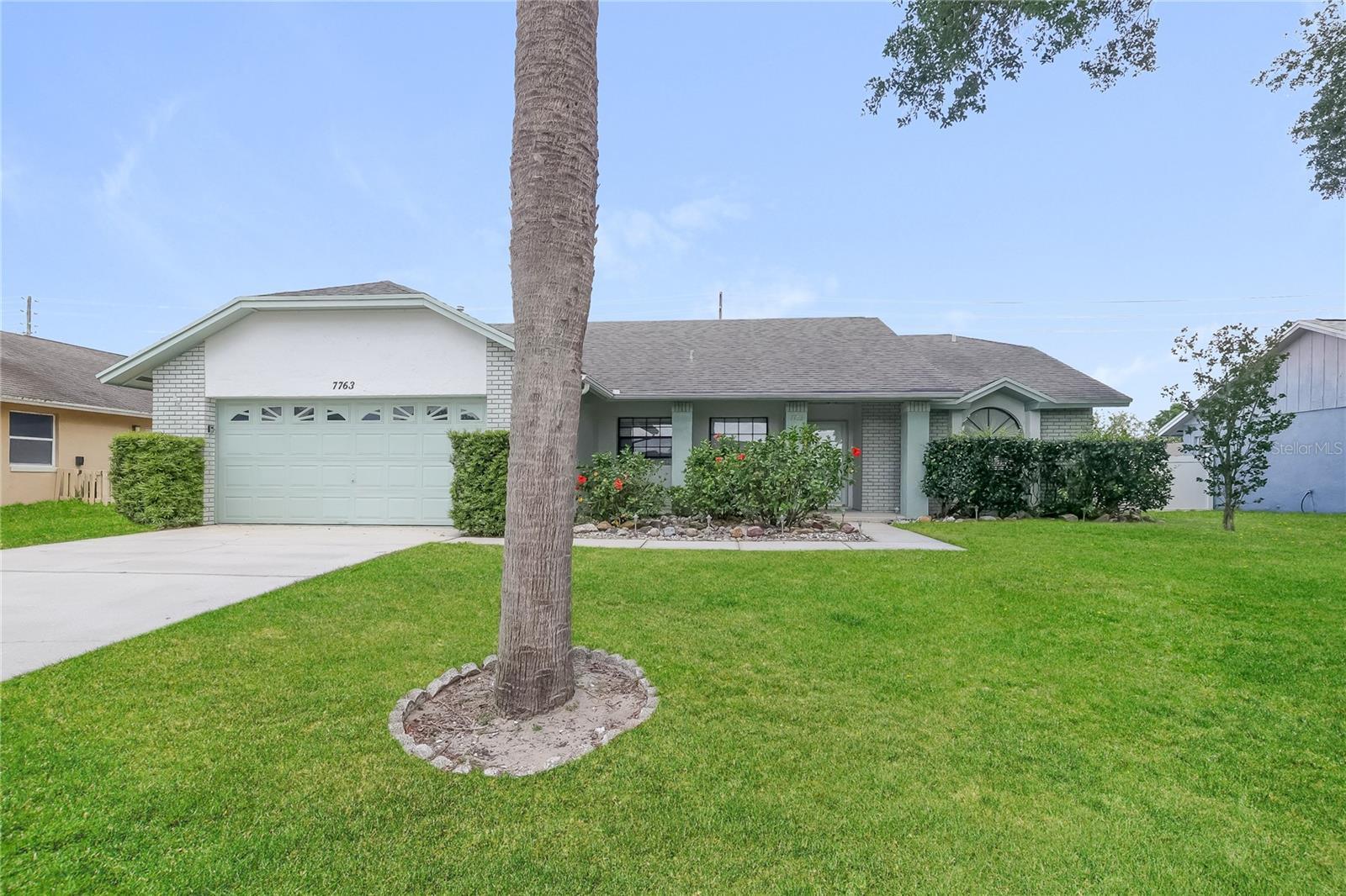 Photo one of 7763 Indian Ridge N Trl Kissimmee FL 34747 | MLS C7506844