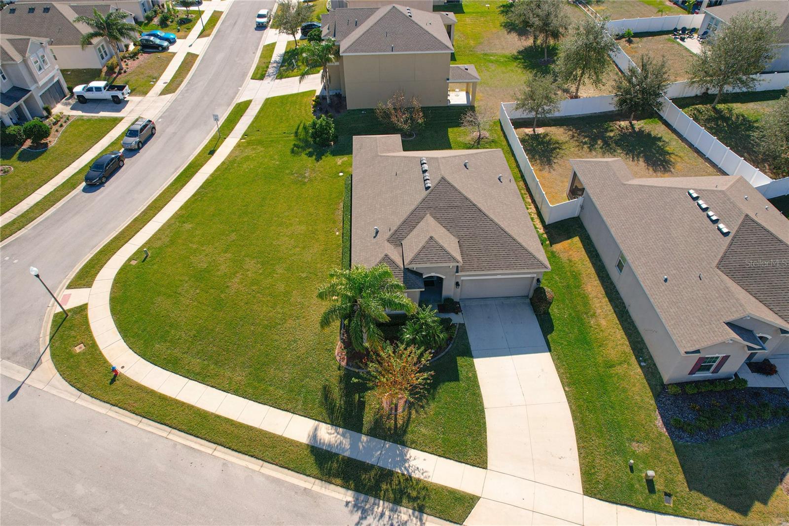 Photo one of 2703 Limerick Cir Grand Island FL 32735 | MLS G5090311