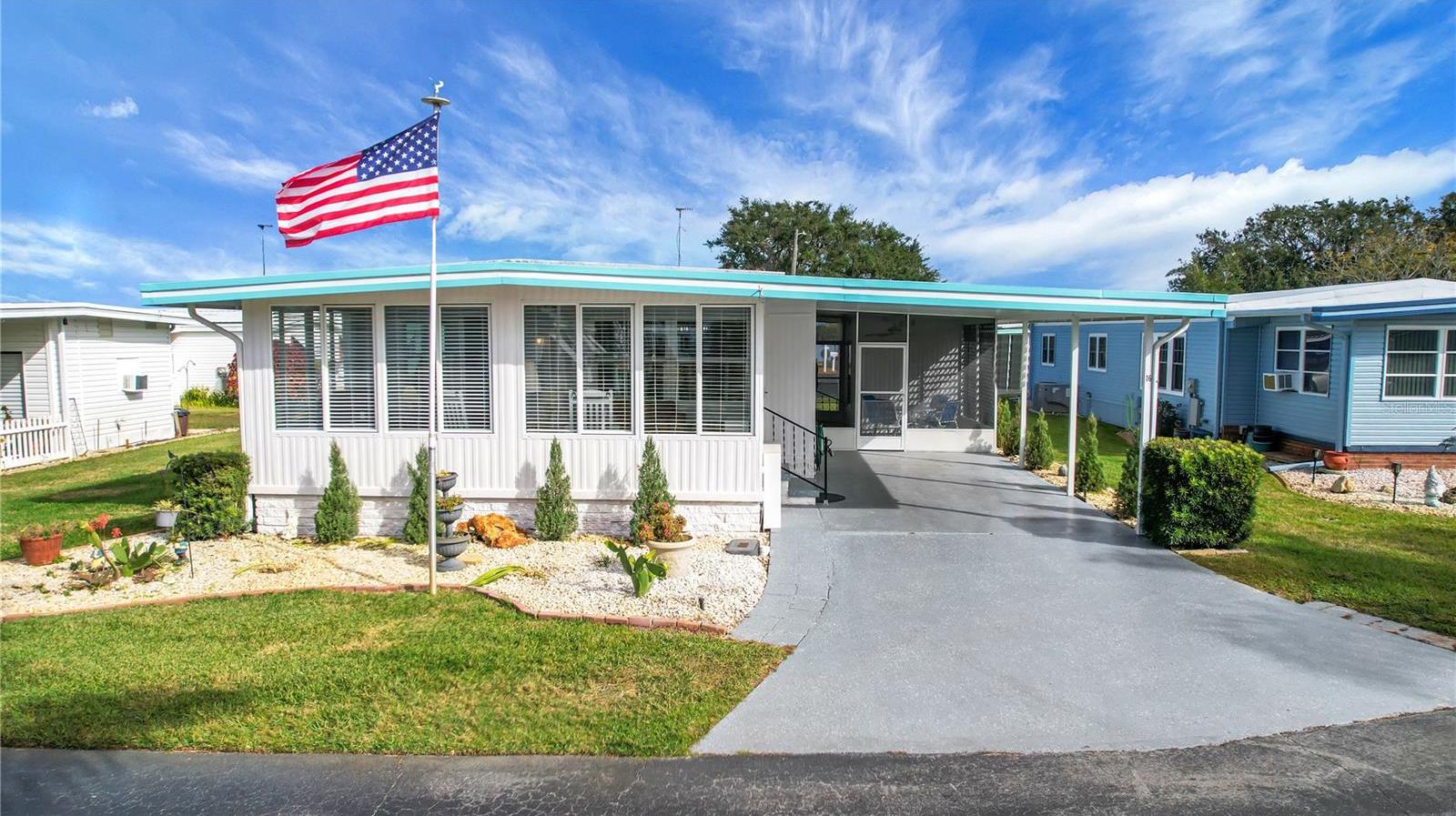 Photo one of 16 Captains Pt Fruitland Park FL 34731 | MLS G5091579