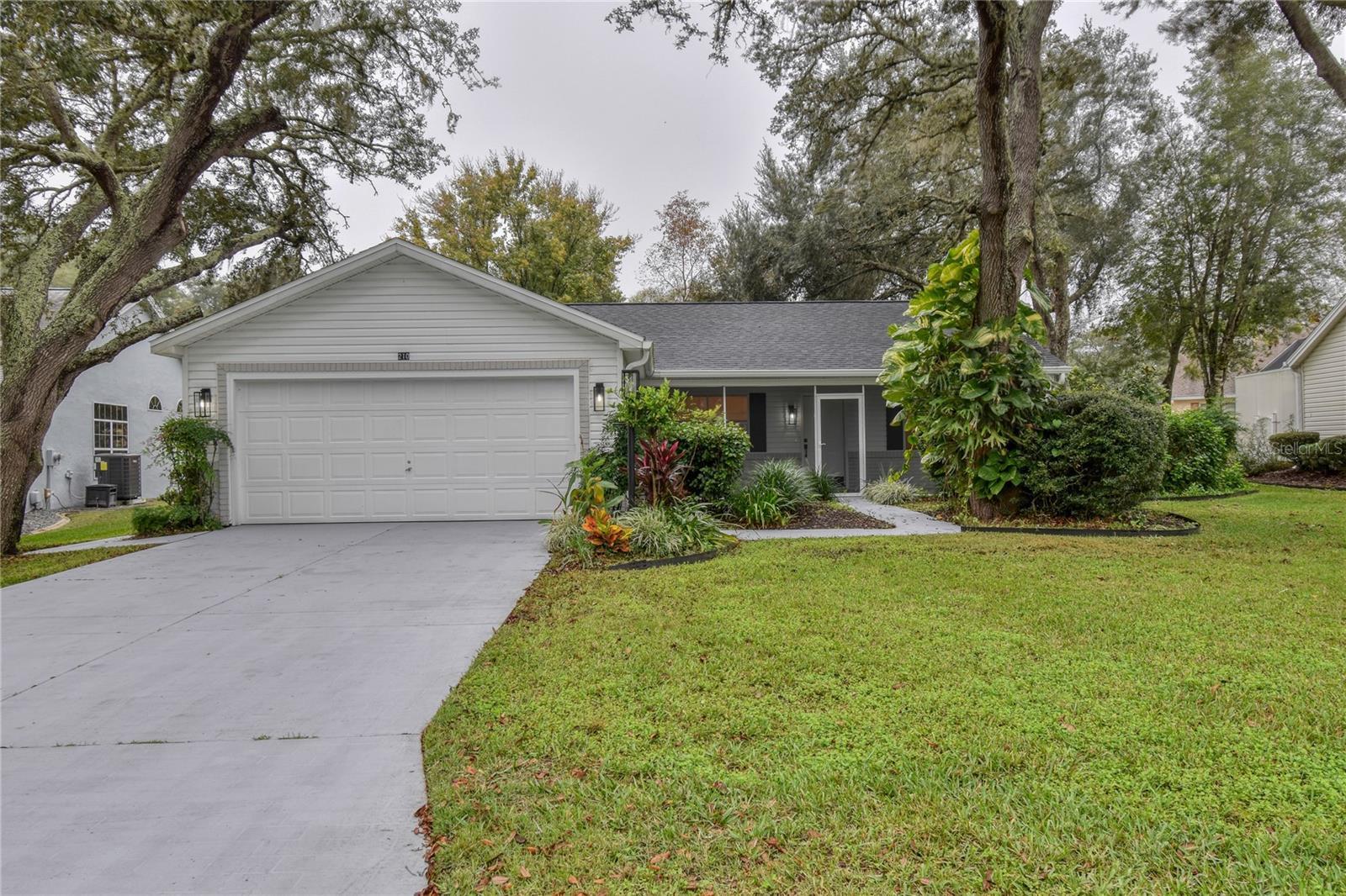 Photo one of 210 Palermo Pl Lady Lake FL 32159 | MLS G5092830