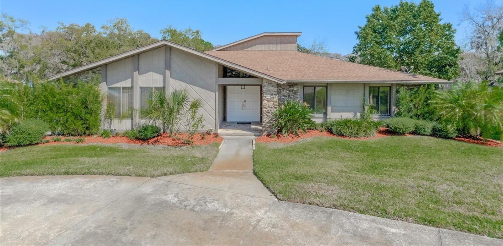 Photo one of 2918 Cocovia Way Leesburg FL 34748 | MLS G5093293