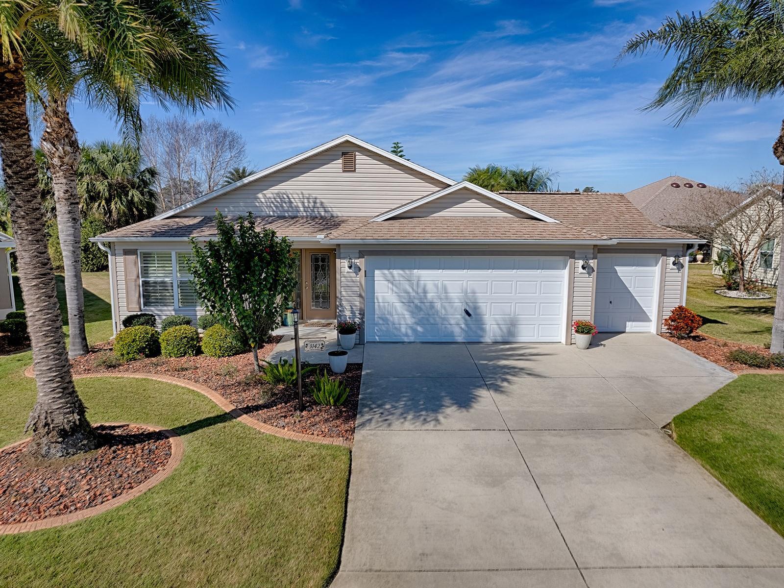 Photo one of 3142 Islawild Way The Villages FL 32163 | MLS G5093612