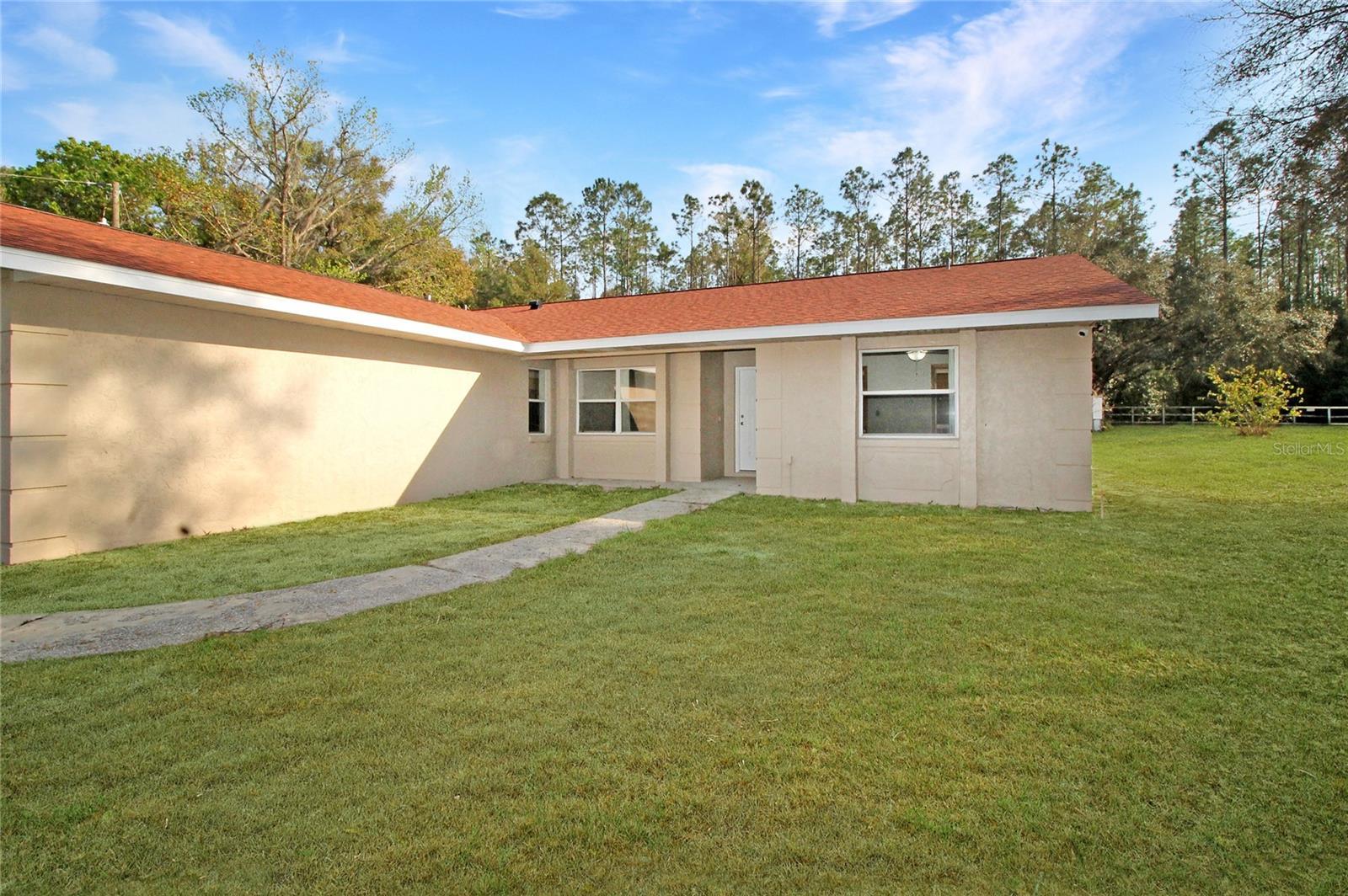 Photo one of 11740 E Highway 25 Ocklawaha FL 32179 | MLS G5093729