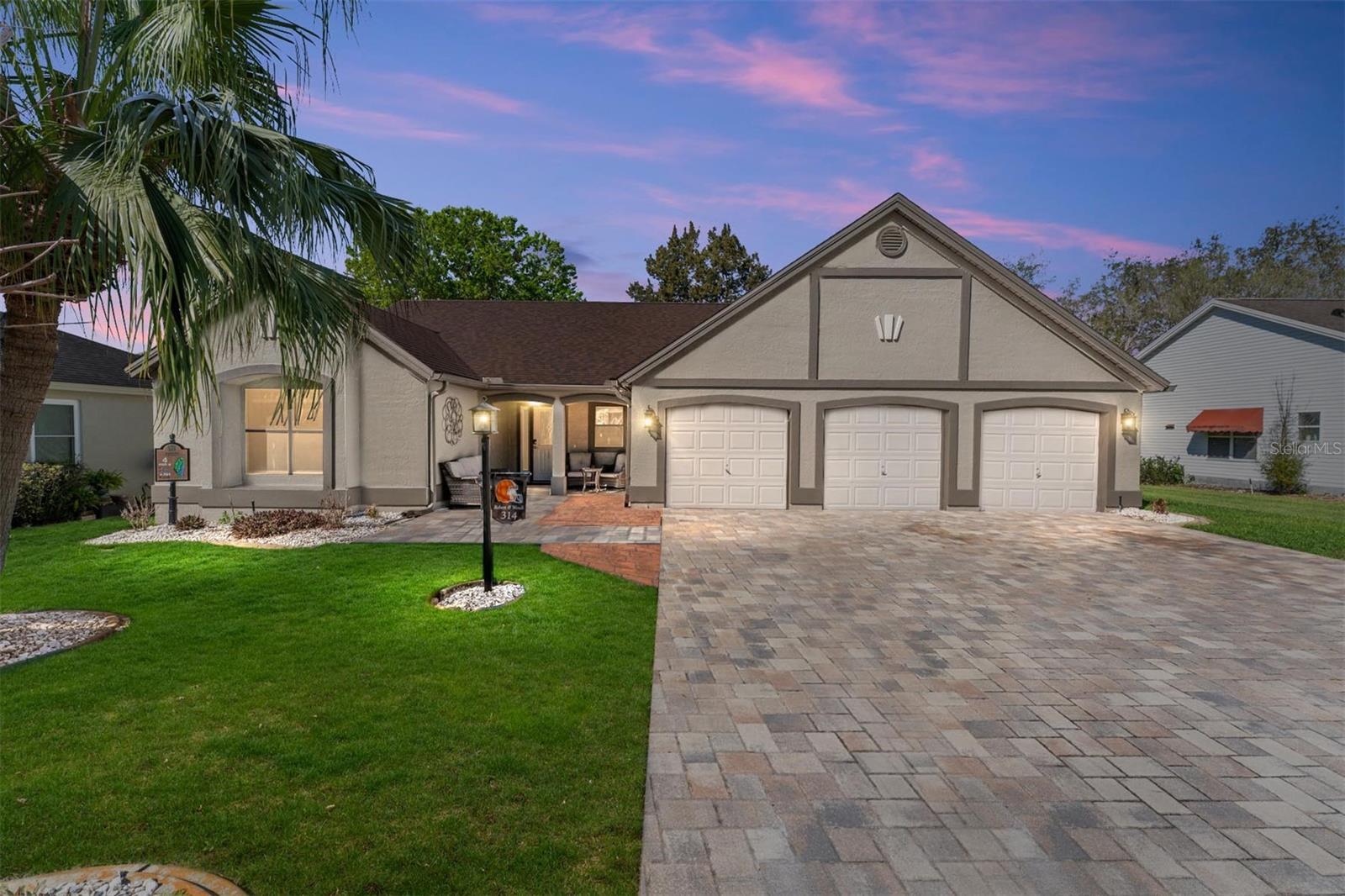 Photo one of 314 Chula Vista Ave Lady Lake FL 32159 | MLS G5093830