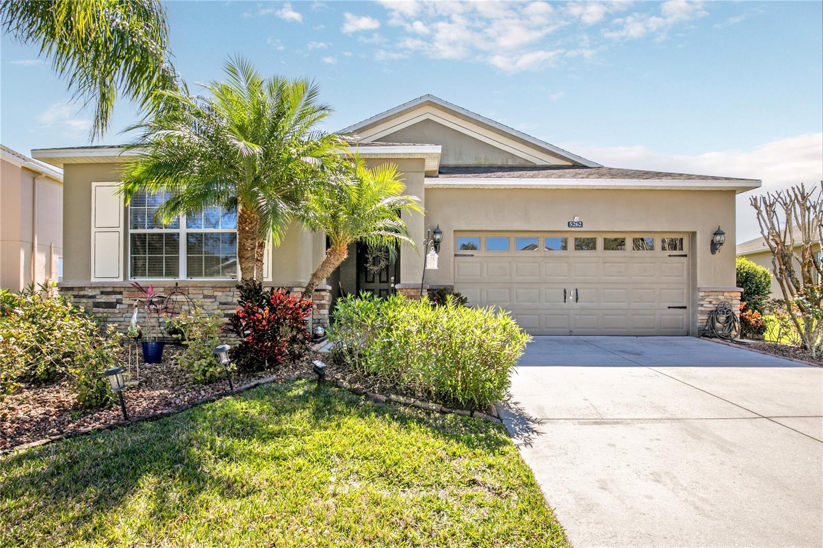 Photo one of 5262 Royce Dr Mount Dora FL 32757 | MLS G5093888