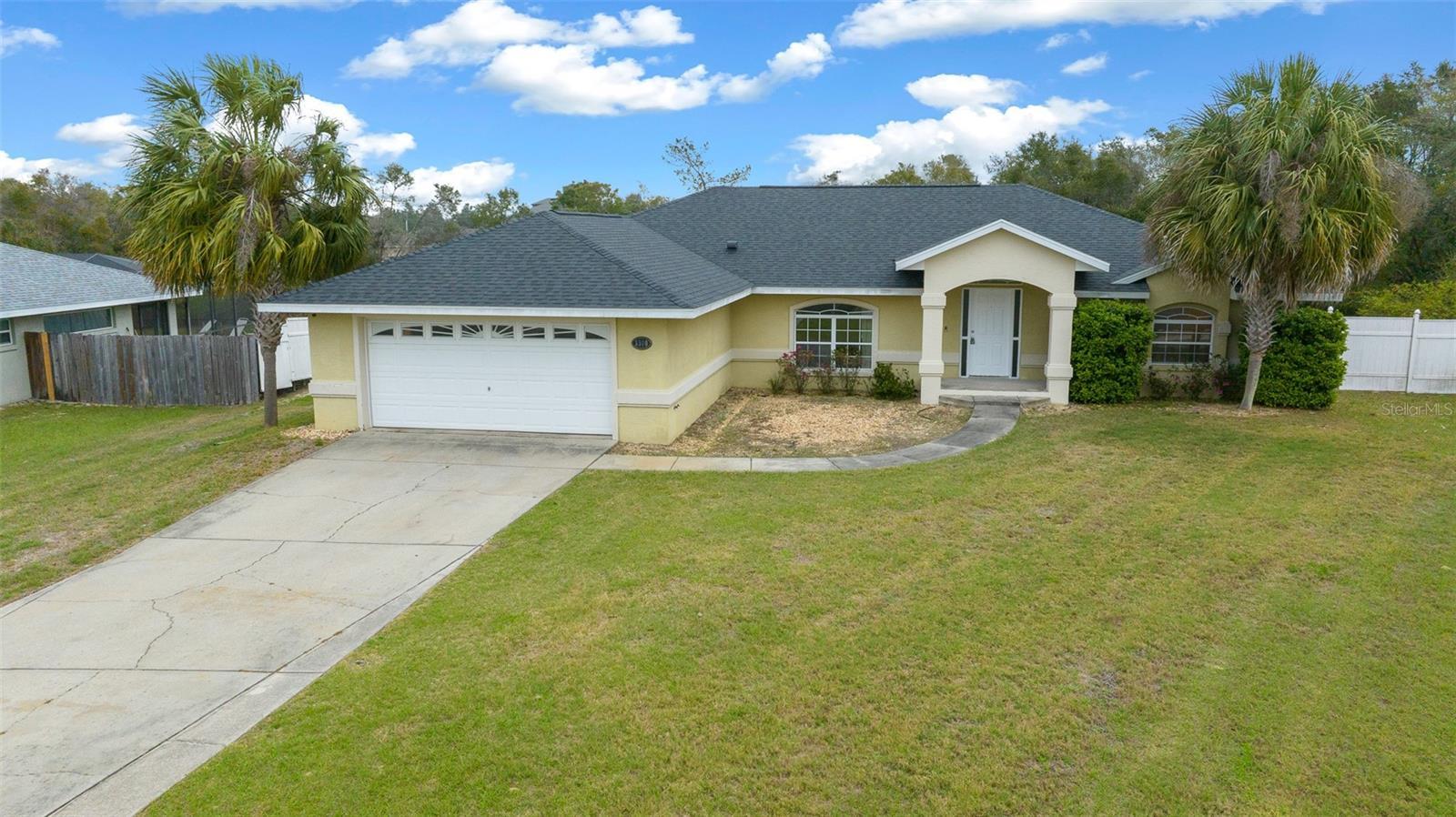 Photo one of 3900 Sw 102Nd Pl Ocala FL 34476 | MLS G5093926
