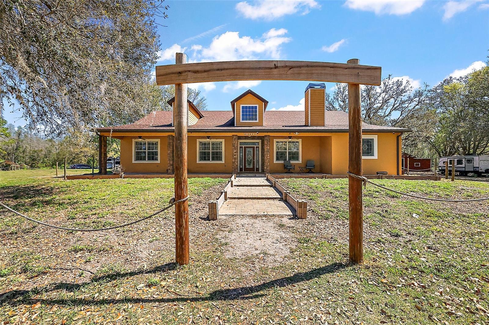 Photo one of 6813 S Fork Ranch Dr Clermont FL 34714 | MLS G5093925