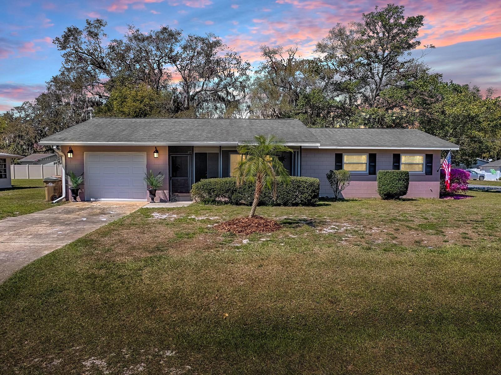 Photo one of 481 Belle Ayre Dr Mount Dora FL 32757 | MLS G5094109