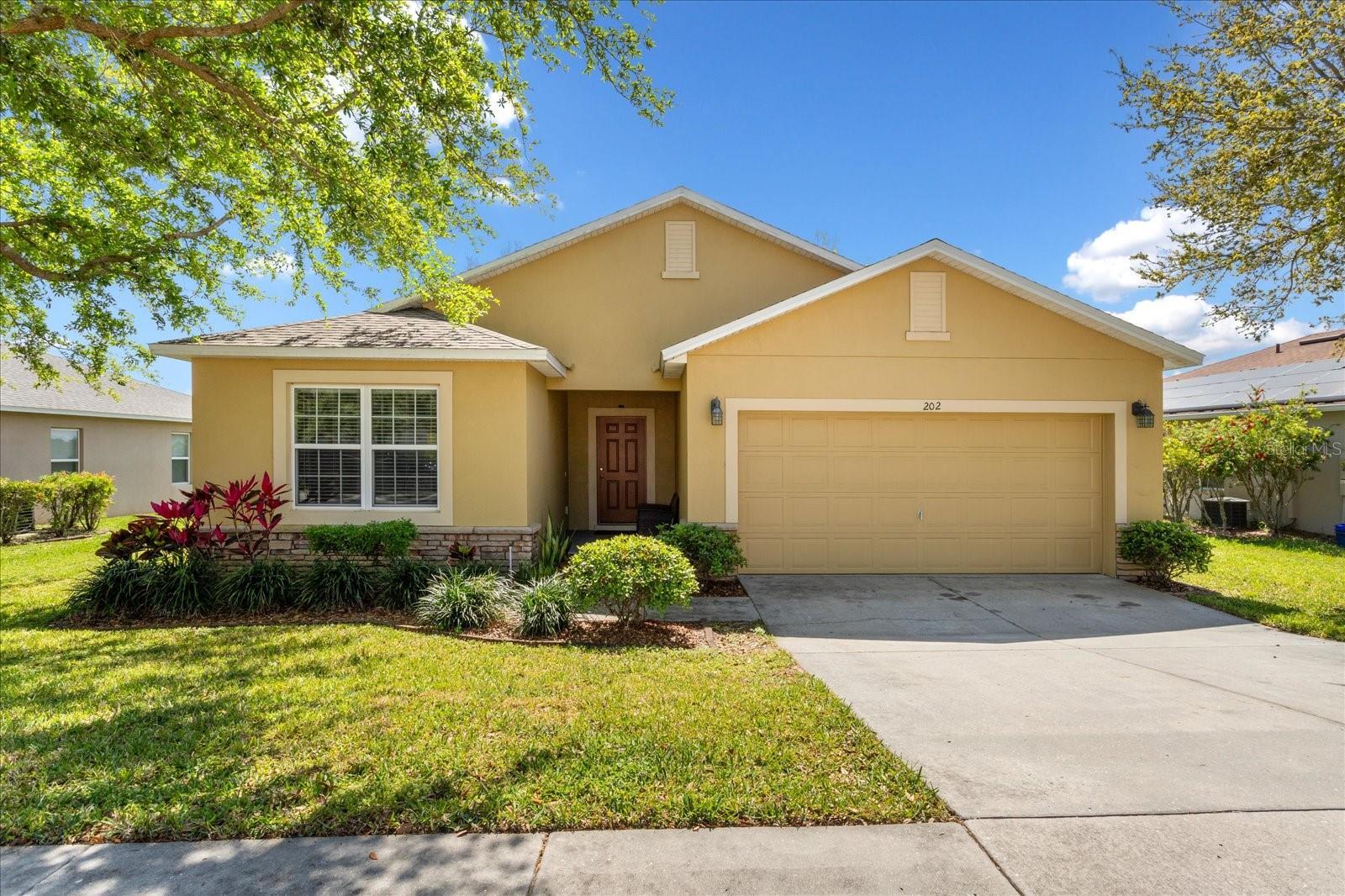 Photo one of 202 Compass Rose Dr Groveland FL 34736 | MLS G5094354