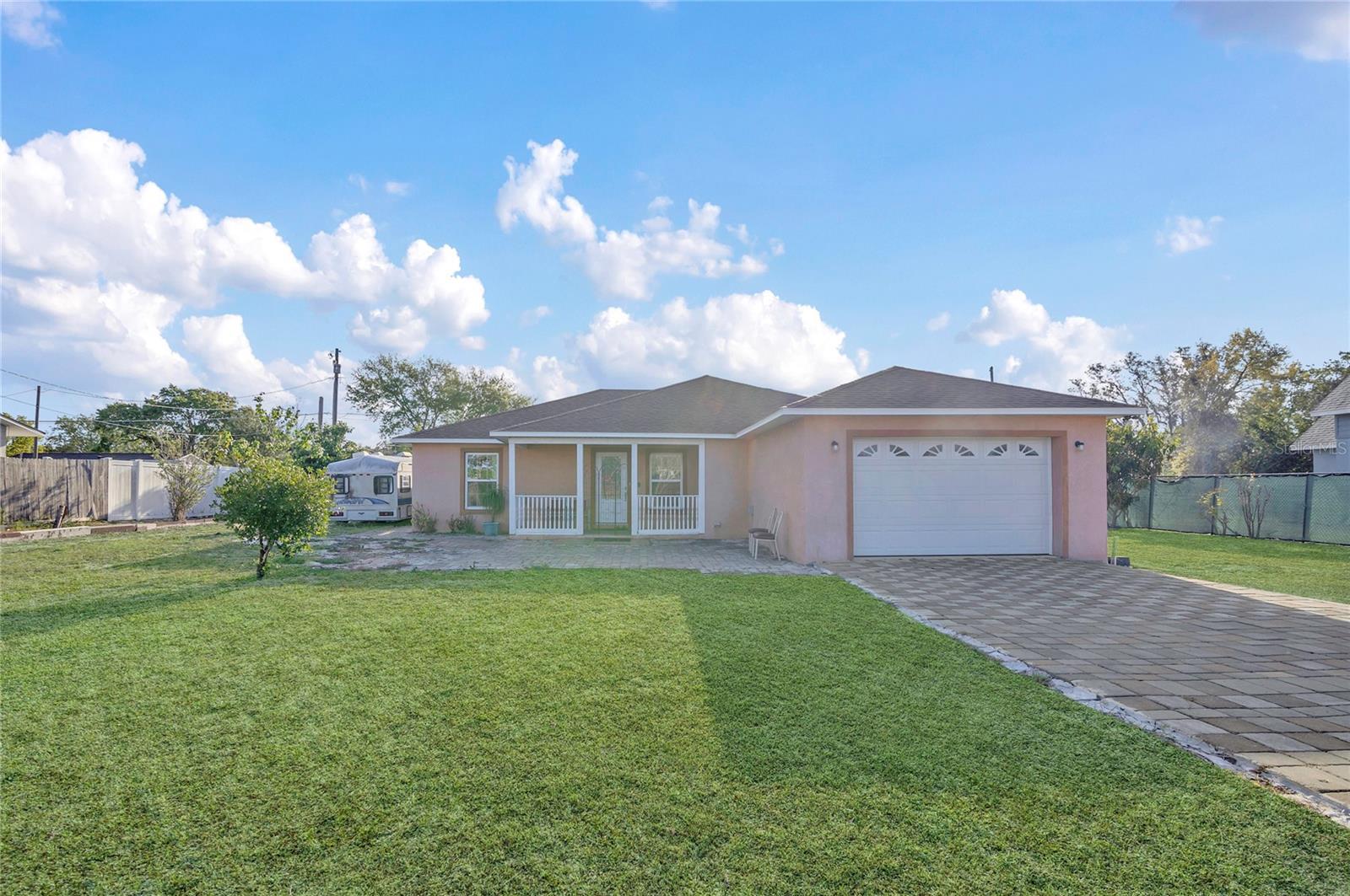 Photo one of 910 Rich Dr Mount Dora FL 32757 | MLS G5094319