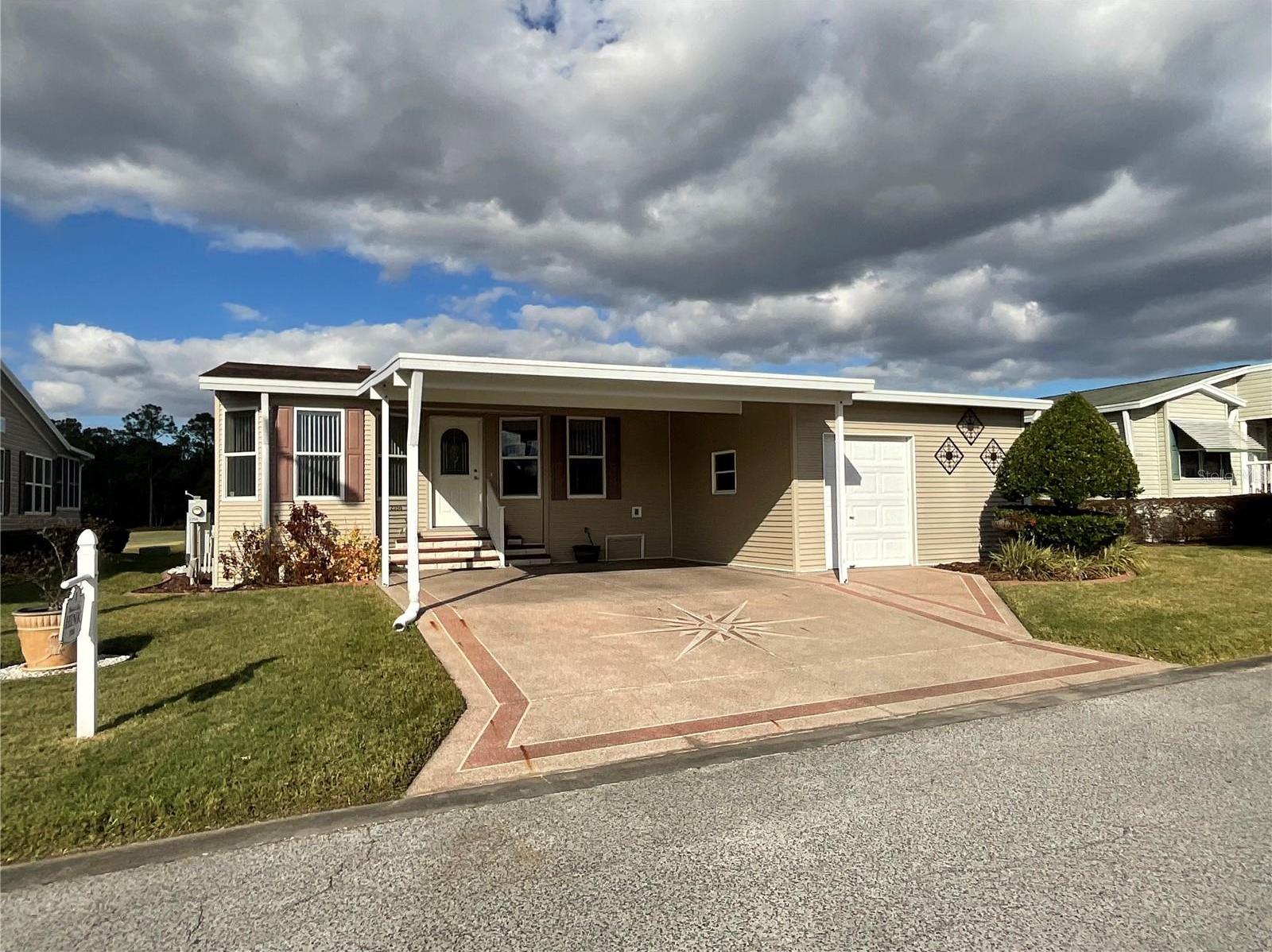 Photo one of 2356 Peavine Cir # 1017 Lakeland FL 33810 | MLS L4949903