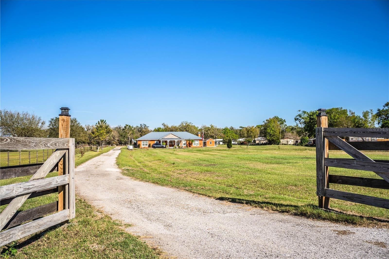 Photo one of 408 Old Bartow Lake Wales Rd Bartow FL 33830 | MLS L4951352