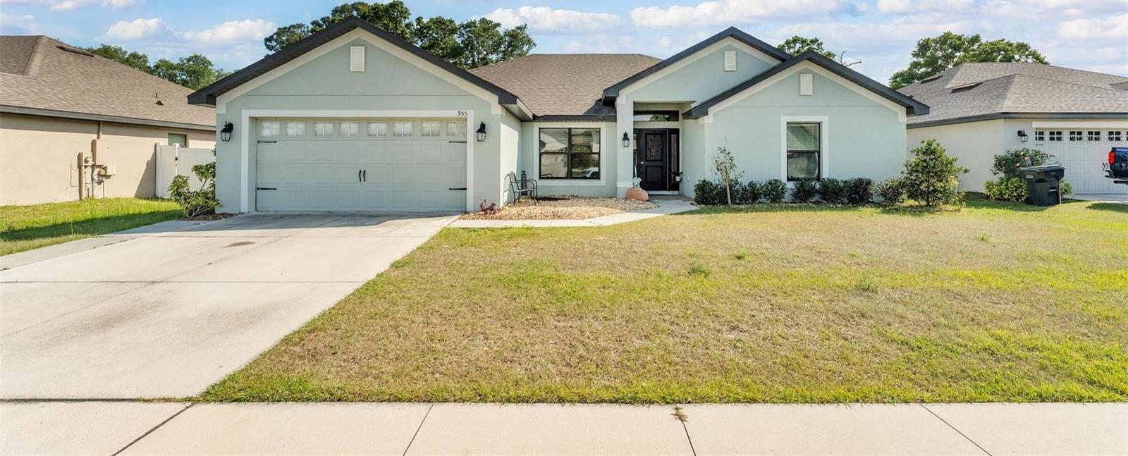 Photo one of 955 Hunters Meadow Ln Lakeland FL 33809 | MLS L4951622