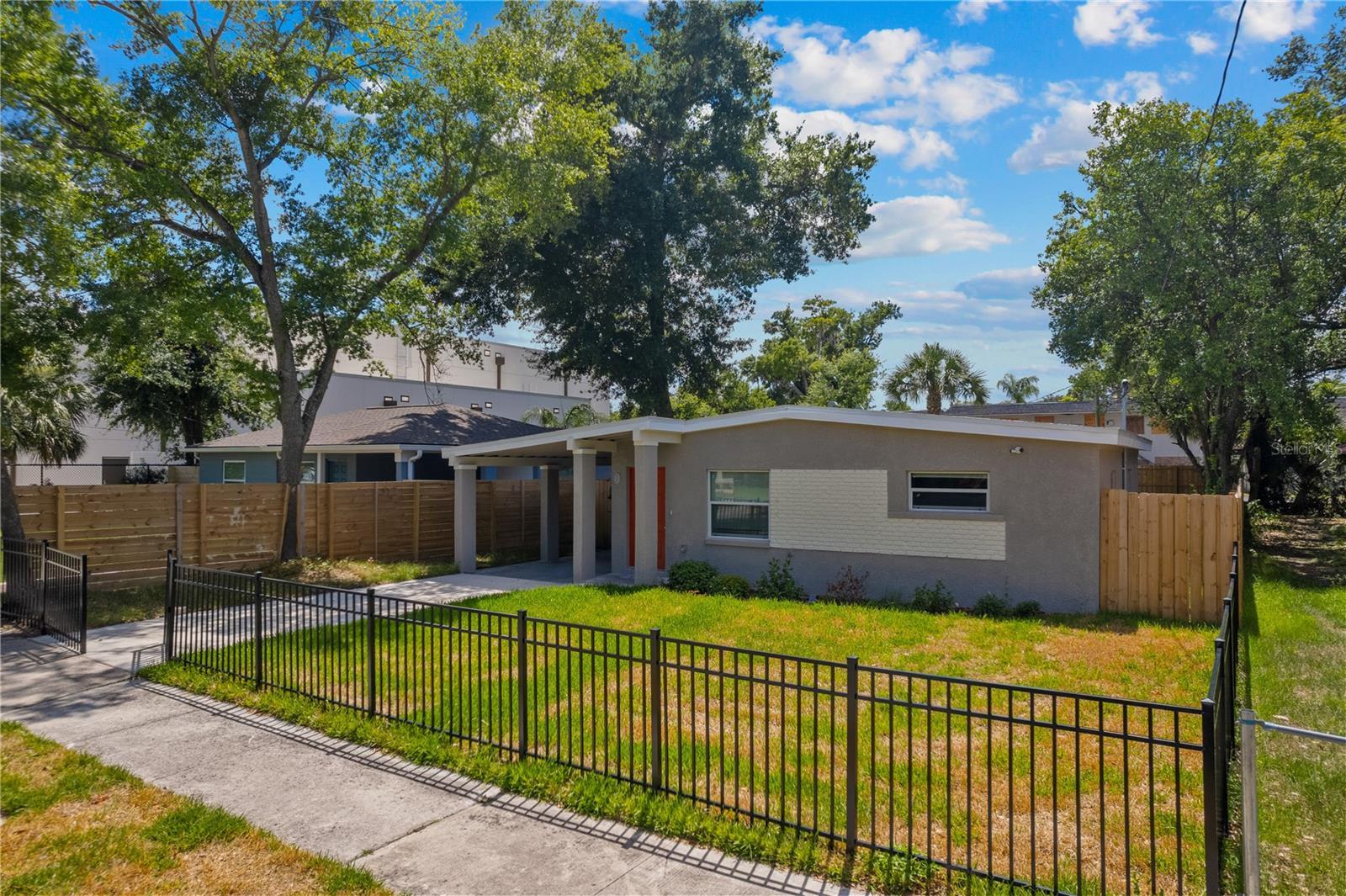 Photo one of 618 S Lakeland Ave Orlando FL 32805 | MLS O6208418