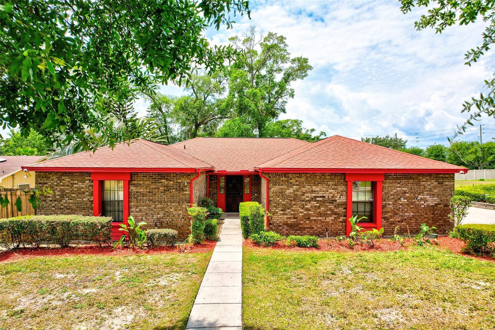 Photo one of 1546 Stormway Ct Apopka FL 32712 | MLS O6233578