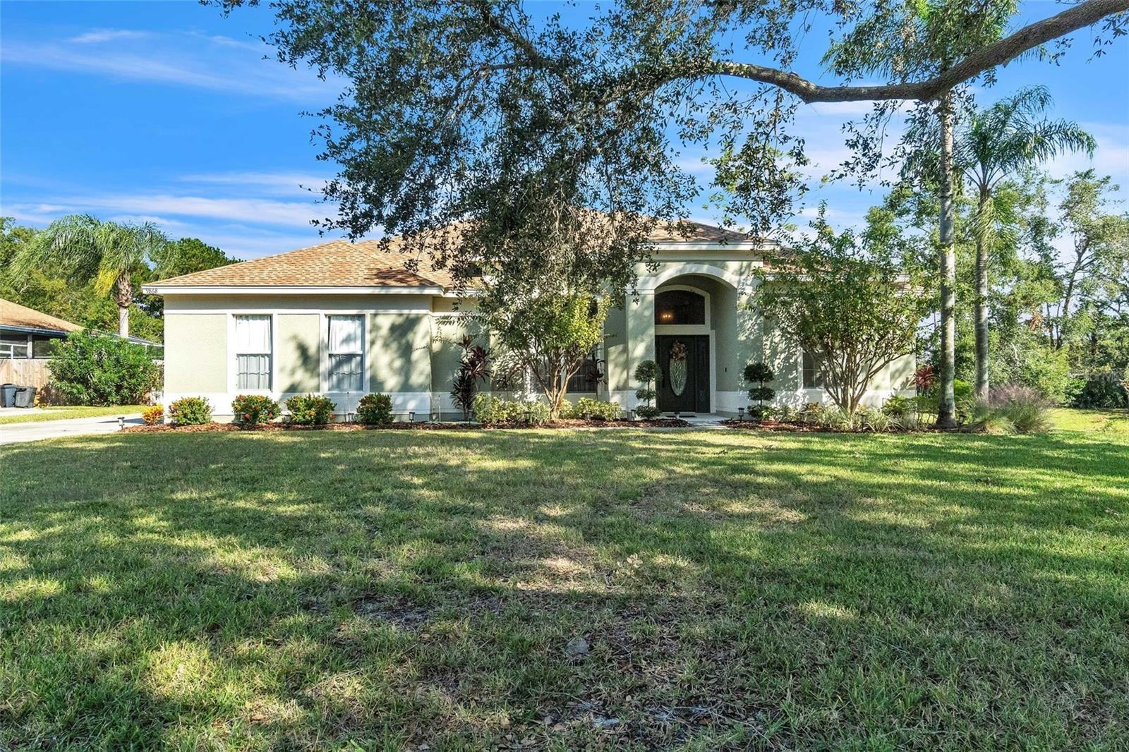 Photo one of 9868 Montclair Cir Apopka FL 32703 | MLS O6251956