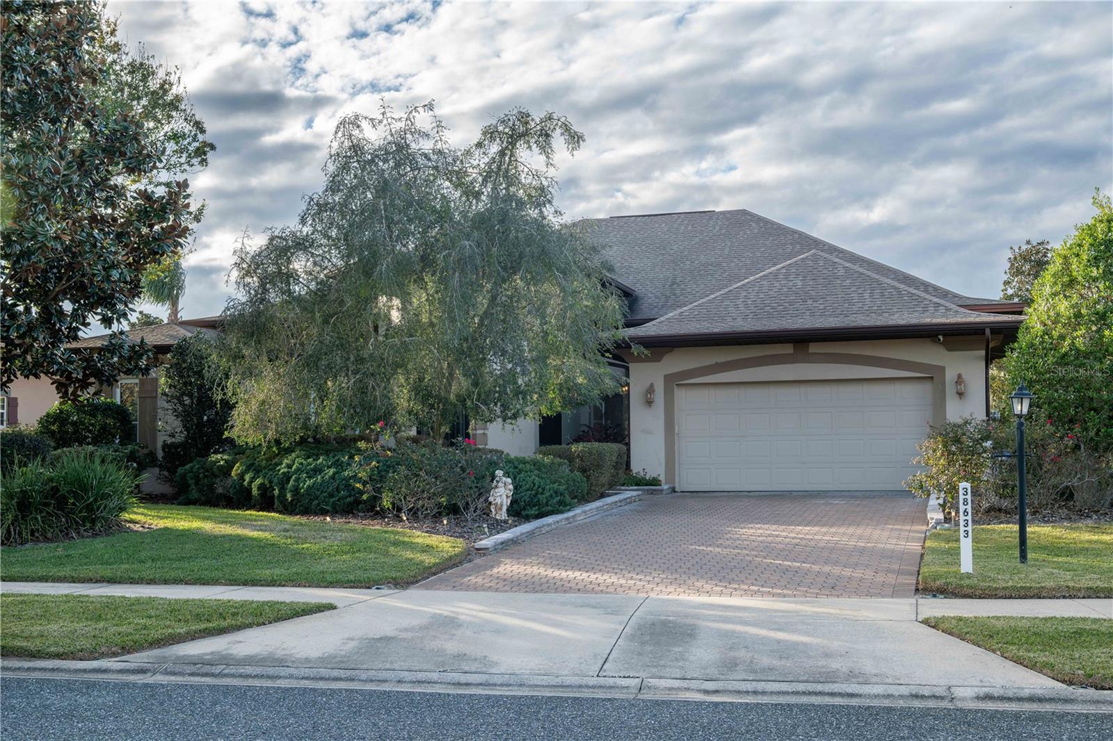 Photo one of 38633 Lakeview Walk Lady Lake FL 32159 | MLS O6271127
