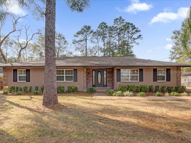Photo one of 126 Se 41St Ave Ocala FL 34471 | MLS O6271671
