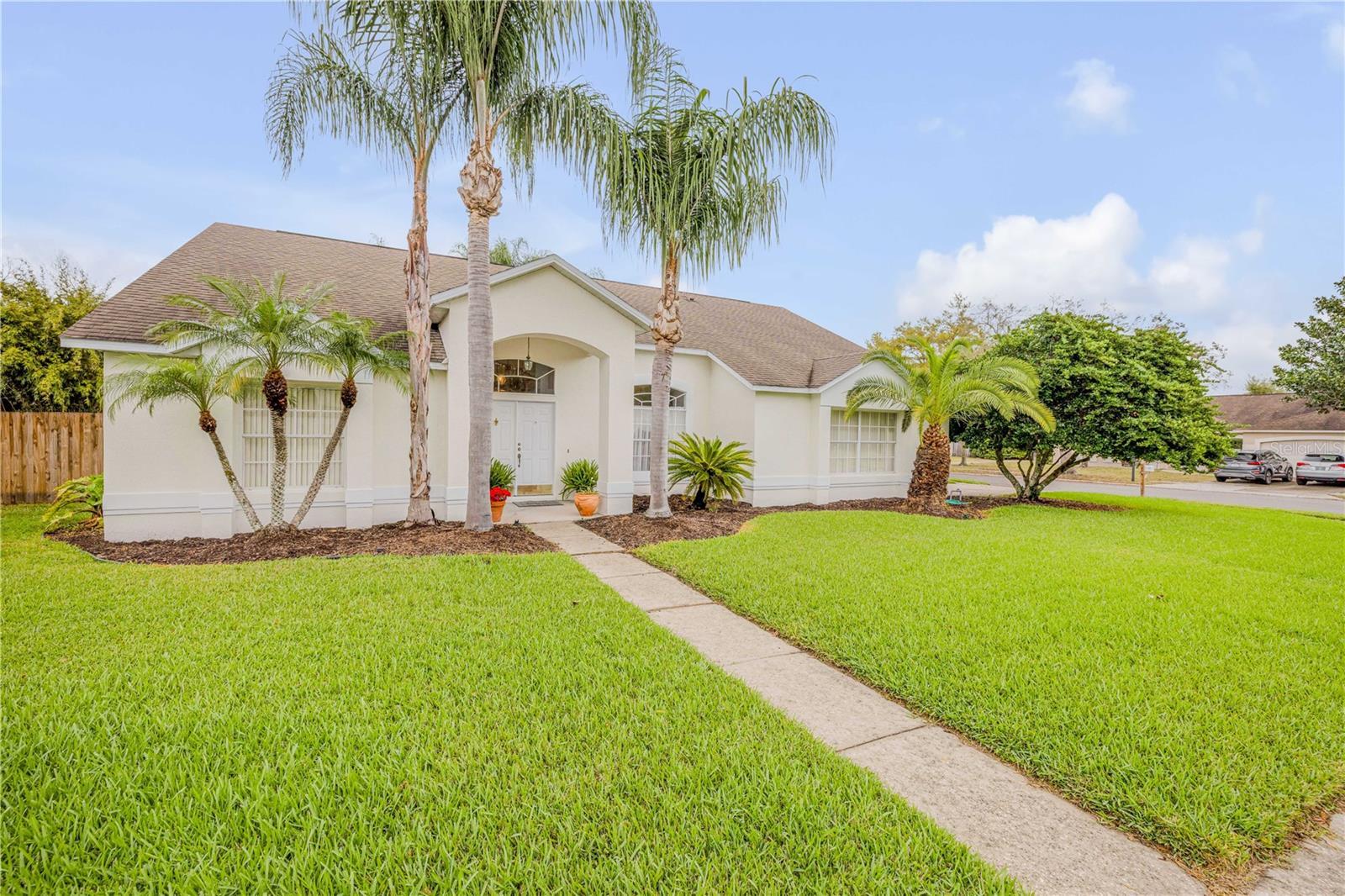 Photo one of 1145 Lake Rogers Cir Oviedo FL 32765 | MLS O6284509