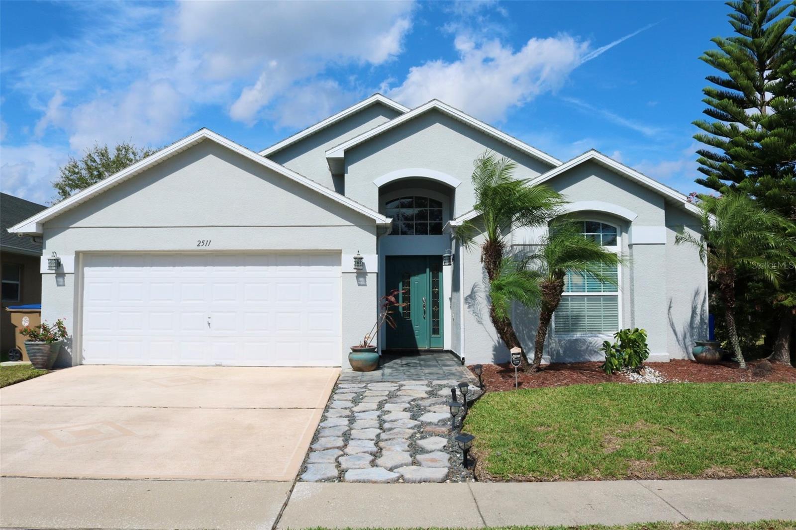 Photo one of 2511 Crown Ridge Cir Kissimmee FL 34744 | MLS O6285902