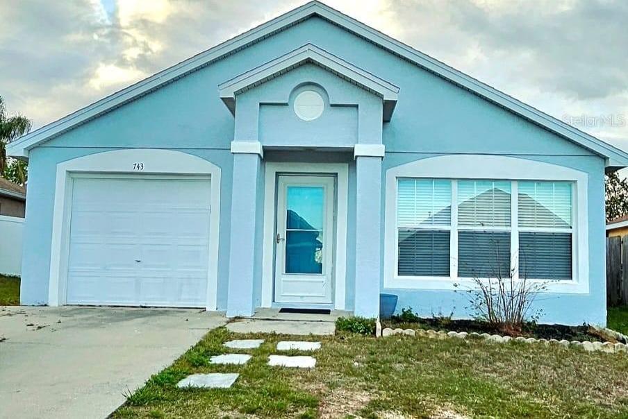 Photo one of 743 Belvoir Dr Davenport FL 33837 | MLS O6286298