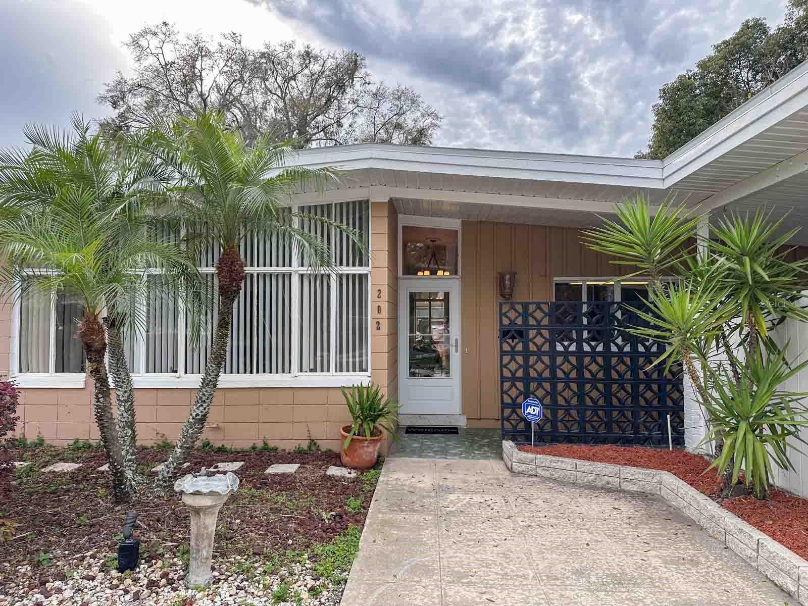 Photo one of 202 S Hampton Ave Orlando FL 32803 | MLS O6286323