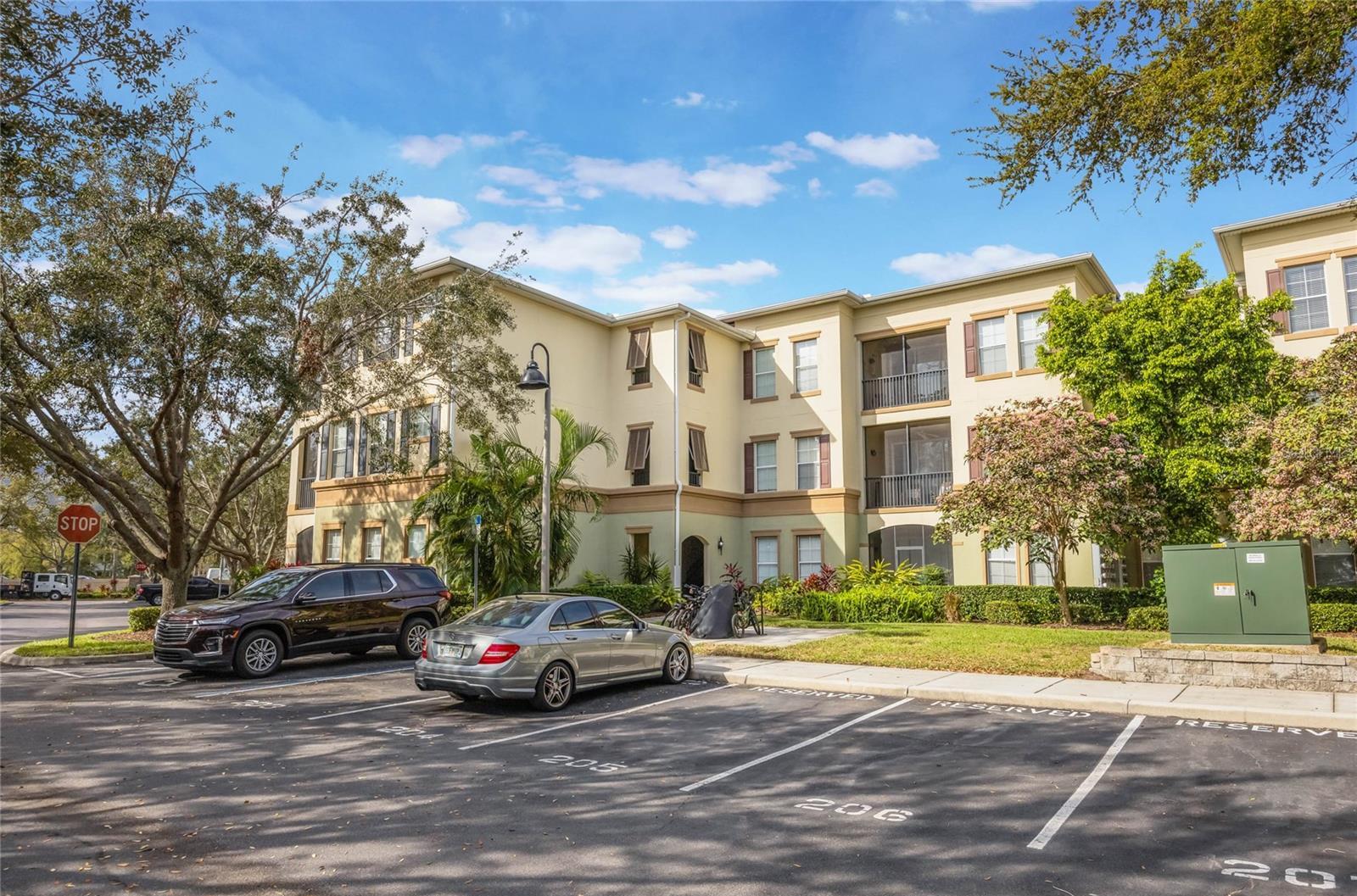 Photo one of 11564 Mizzon Dr # 305 Windermere FL 34786 | MLS O6287004