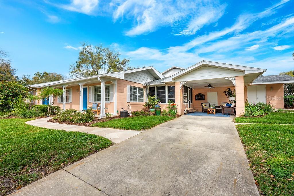 Photo one of 936 N Baker St Mount Dora FL 32757 | MLS O6287009