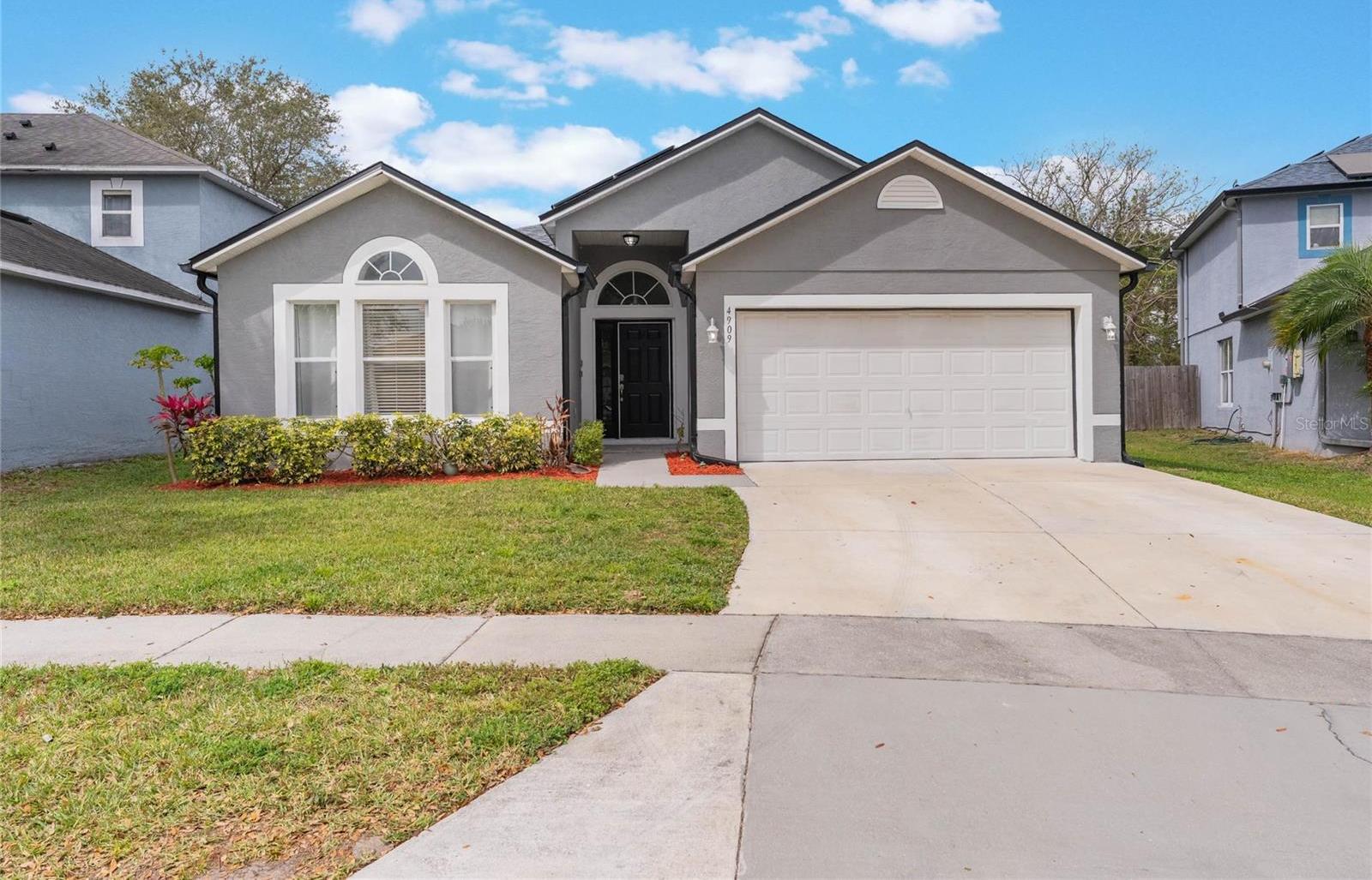 Photo one of 4909 Fiske Cir Orlando FL 32826 | MLS O6287337