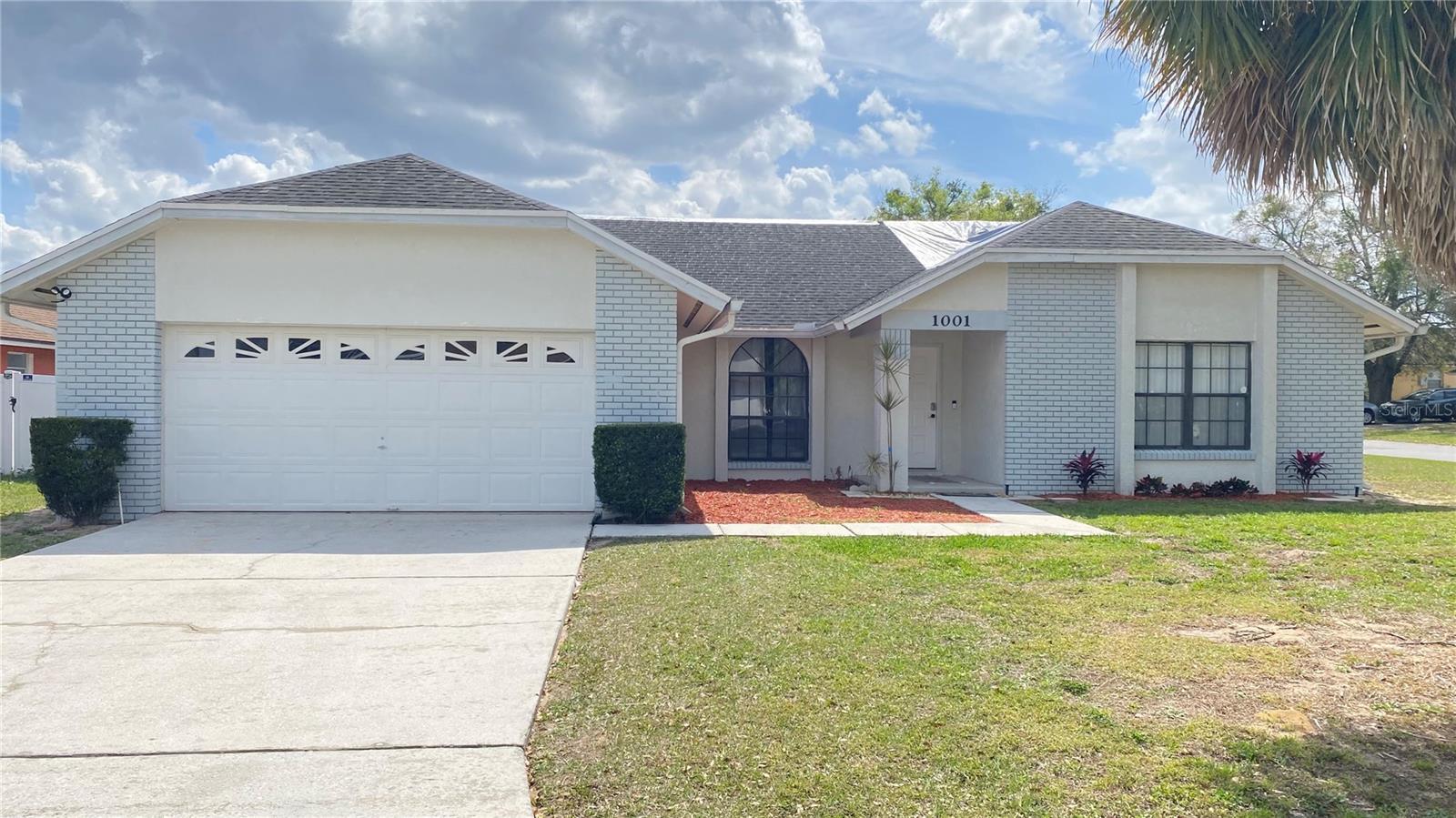 Photo one of 1001 Lester Ridge Ct Kissimmee FL 34747 | MLS O6287940