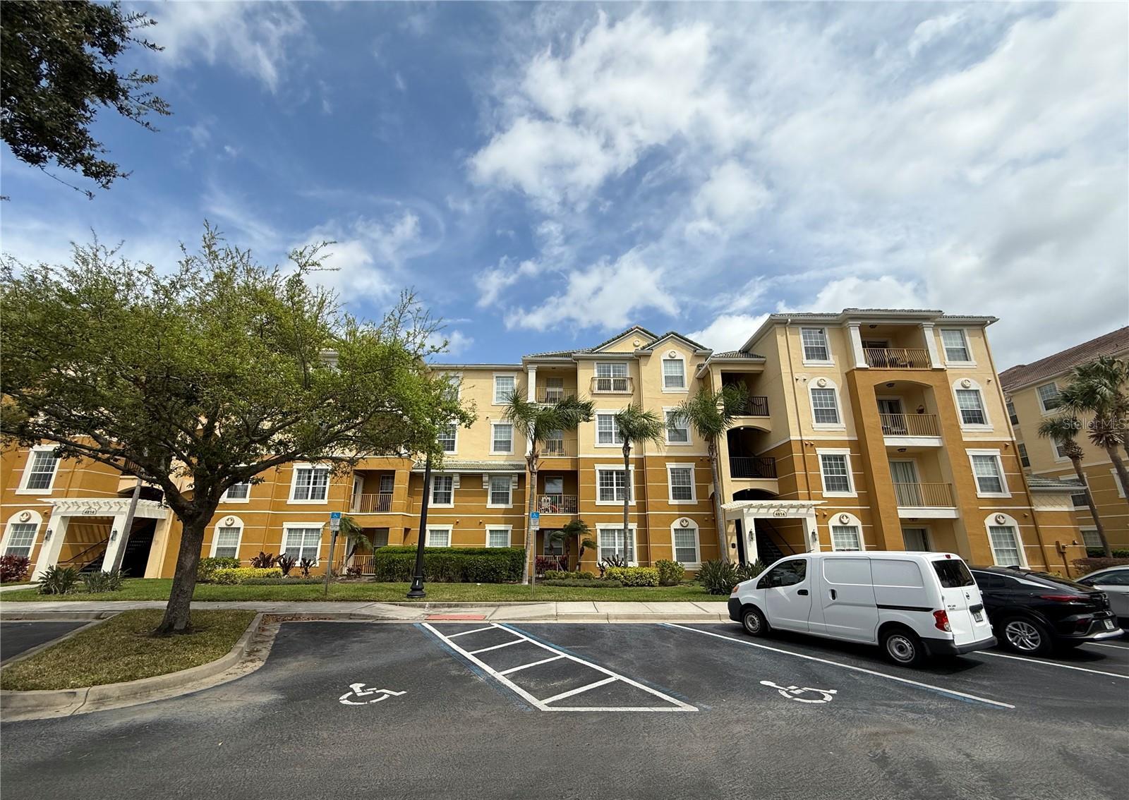 Photo one of 4814 Cayview Ave # 407 Orlando FL 32819 | MLS O6287935